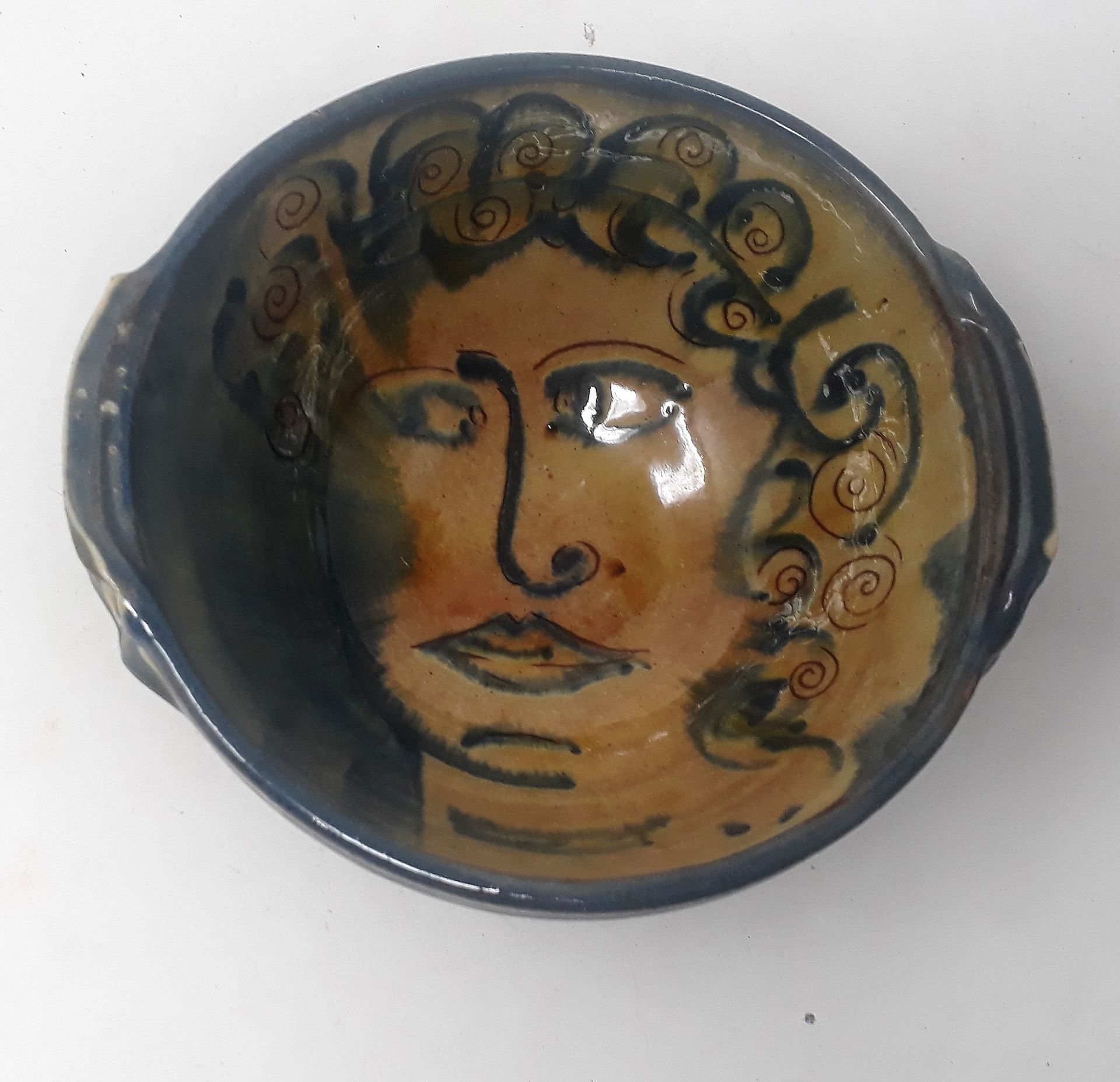 Null FRESNAIS François

Earthenware bowl with face decoration, located in hollow&hellip;