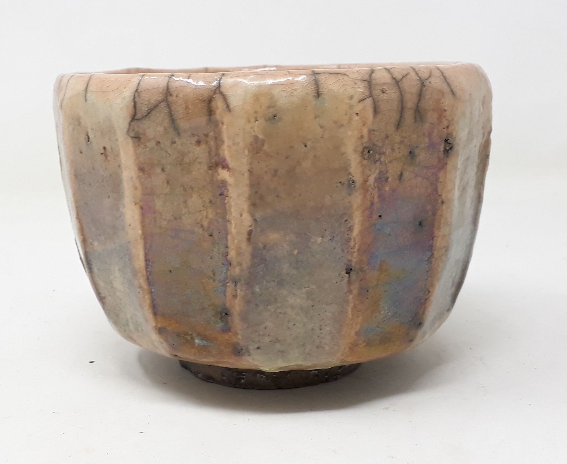 Null ALCARAS Roberte

带肋骨的拉库型炻器碗，中空有标记，碗跟下有编号149

直径：11.5；高：8厘米