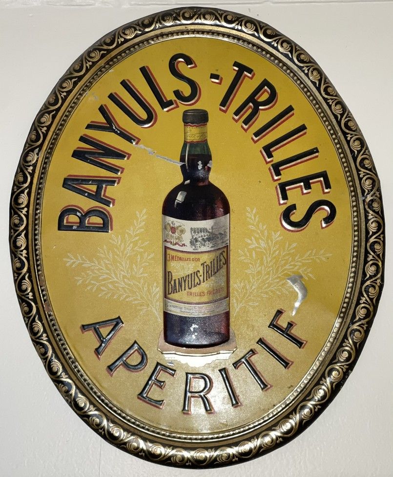 Null 
珐琅彩、平版印刷和压印的椭圆形板 "Banyuls Trilles"。




20世纪初，1900年左右




49 x 39 厘米