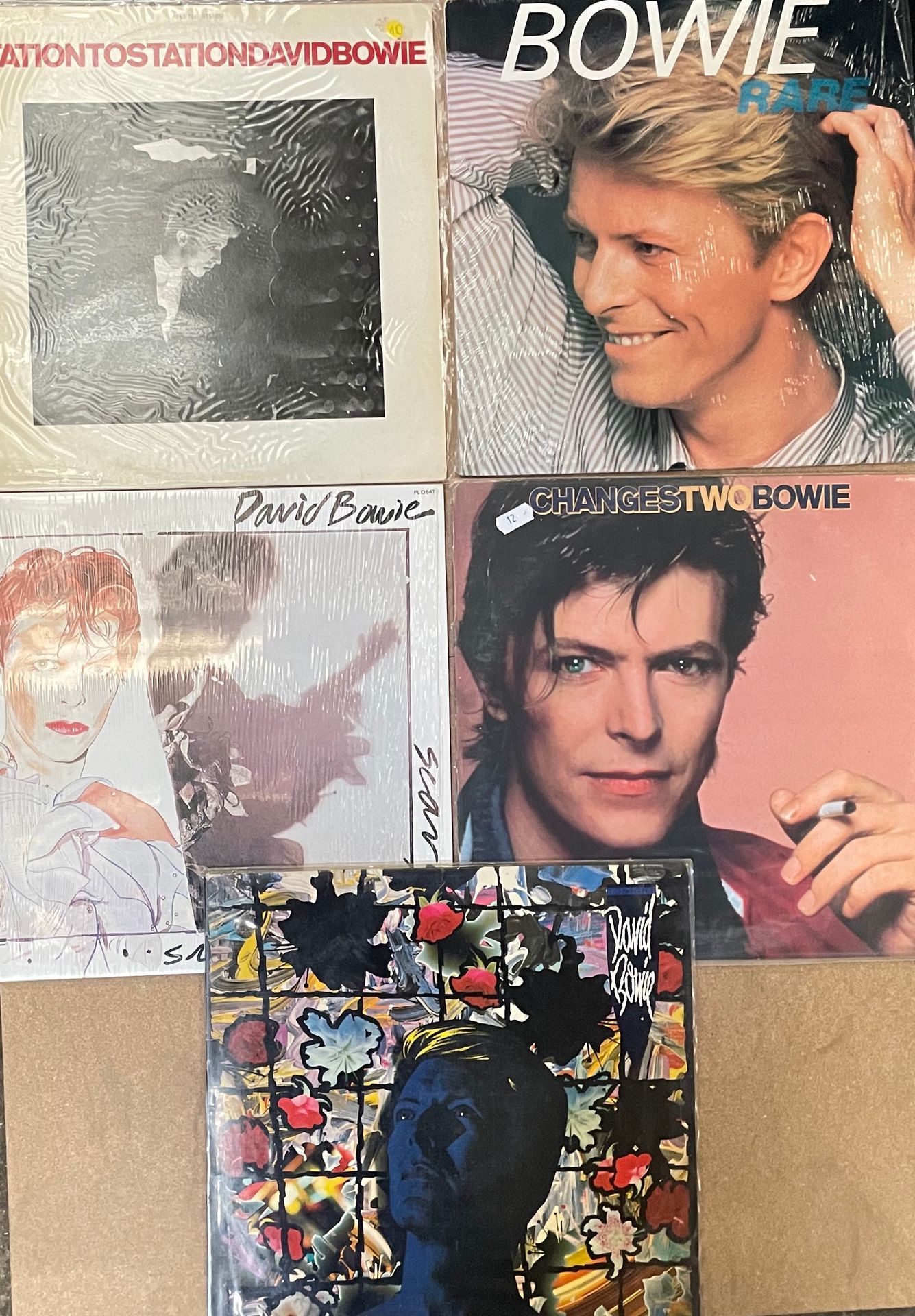 Null Cinco LPs - David Bowie

VG+ a EX; VG+ a EX