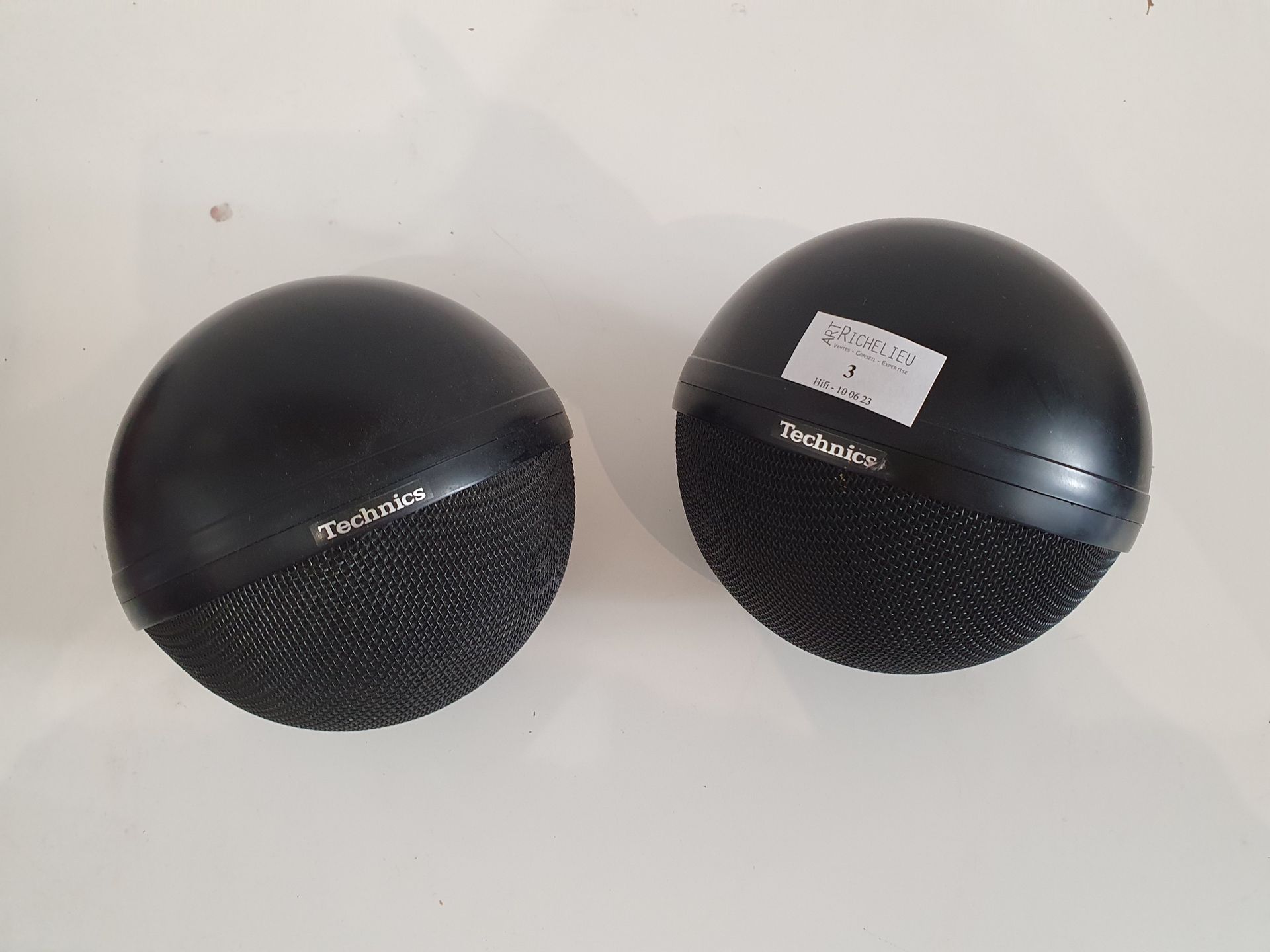 Null Pair of ball speakers, TECHNICS, SB 830A
Good cosmetic condition, working
W&hellip;