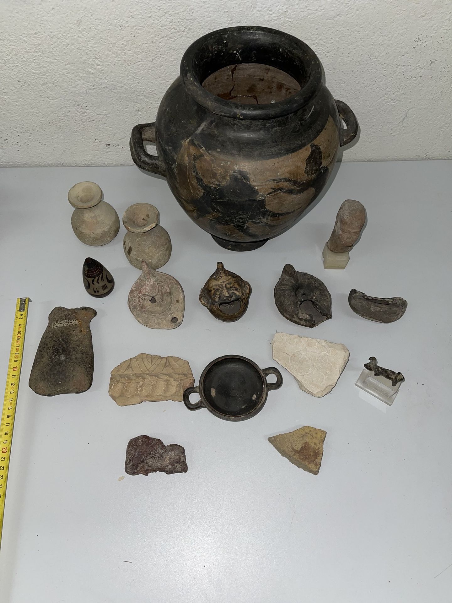 Null Lot d'objets archéologiques ou dans le goût de l'Antique (Egypte, Proche-Or&hellip;