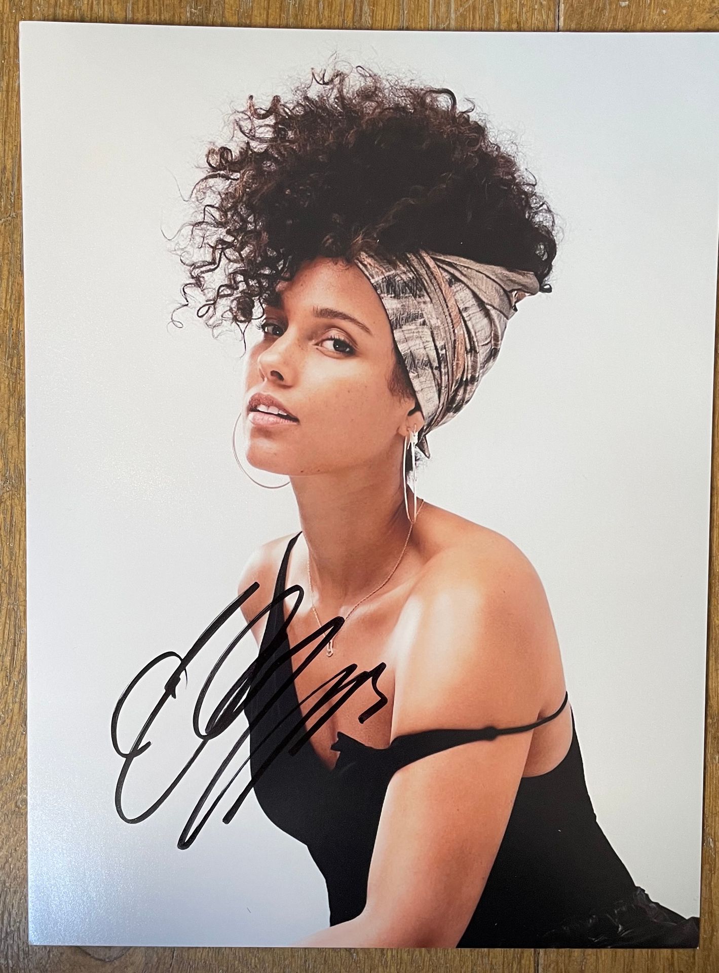R&B/Funk… Ein Foto - Alicia Keys
Von der Künstlerin signiert
EX