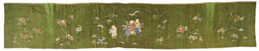 Null Bandeau, Chine, dynastie Qing, XVIIIème siècle, fond satin vert, décor brod&hellip;