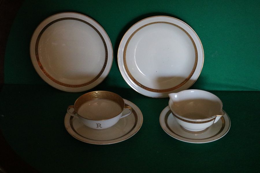 Null Trois partie de service de table: l'un en porcelaine ivoire de Haviland à f&hellip;