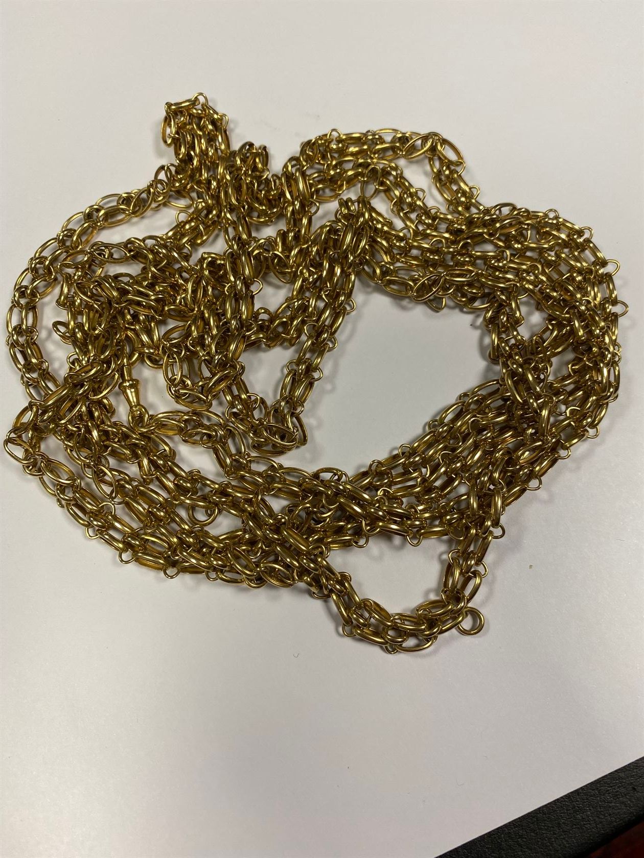 Null 
重要的18K（750千分之一）黄金双链，交替的橄榄形链节，龙虾扣。长度：188厘米。重量：94.70克