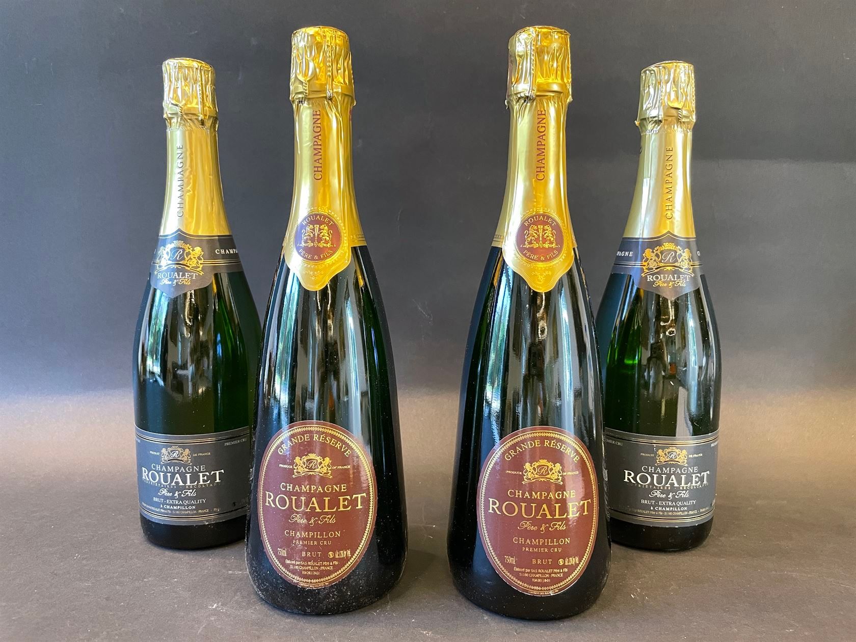 Null 4 botellas de CHAMPAGNE ROUALET.