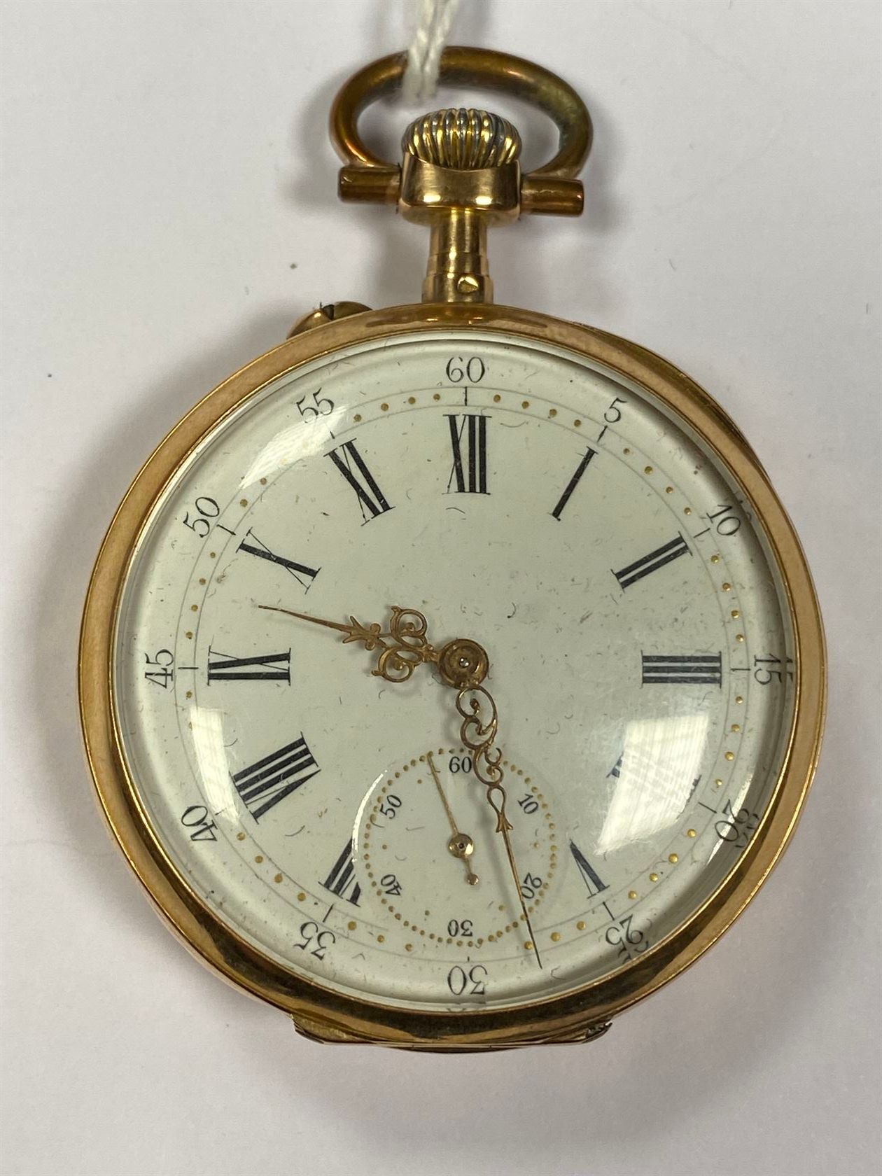 Null 18K黄金袖珍手表。白色珐琅表盘，罗马数字，六点钟方向有副计时器。机械机芯，通过表冠上链。镂空的和有图案的表壳背面。鎏金金属扣。毛重：62克。