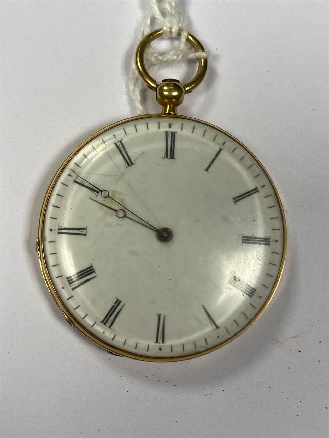 Null MONTRE DE POCHE en or jaune 18K. Cadran émaillé blanc, chiffres arabes. Mou&hellip;