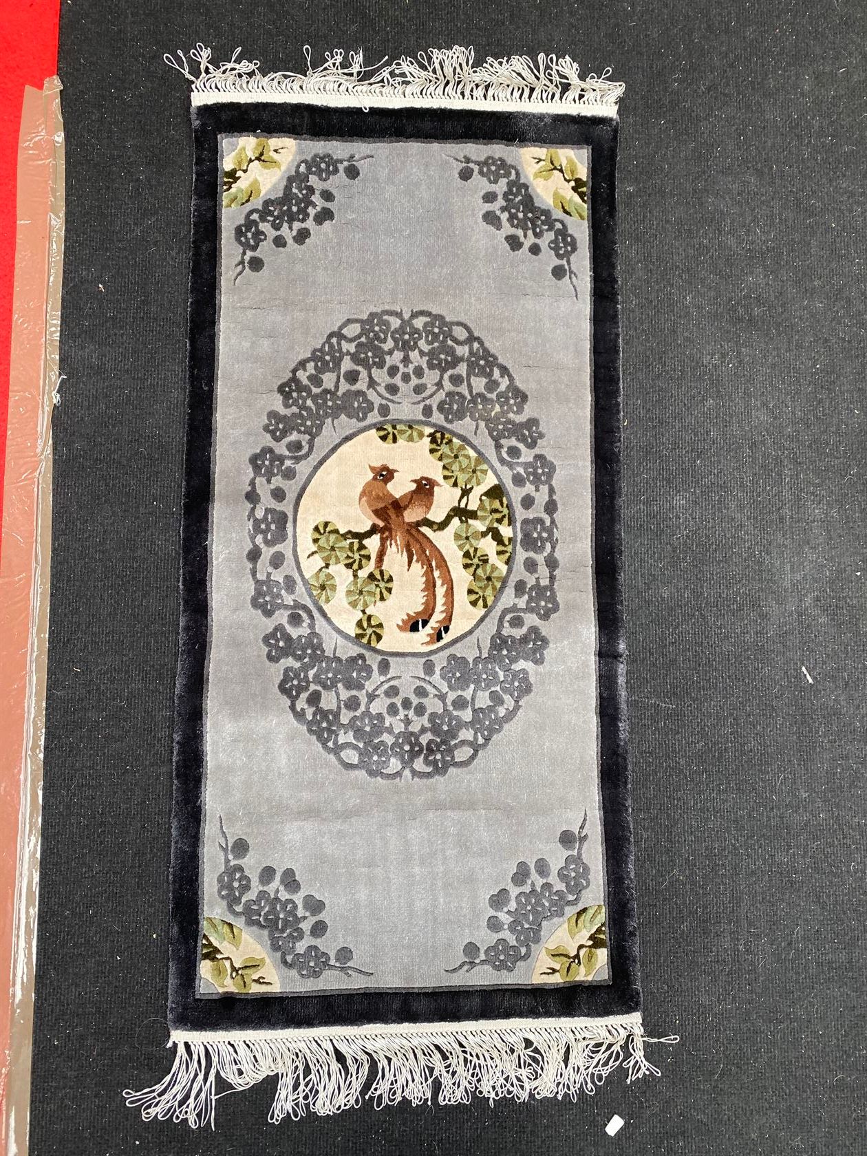 Null Tapis Chinois en soie probablement noué à Shangaï (chaine, trame et velours&hellip;