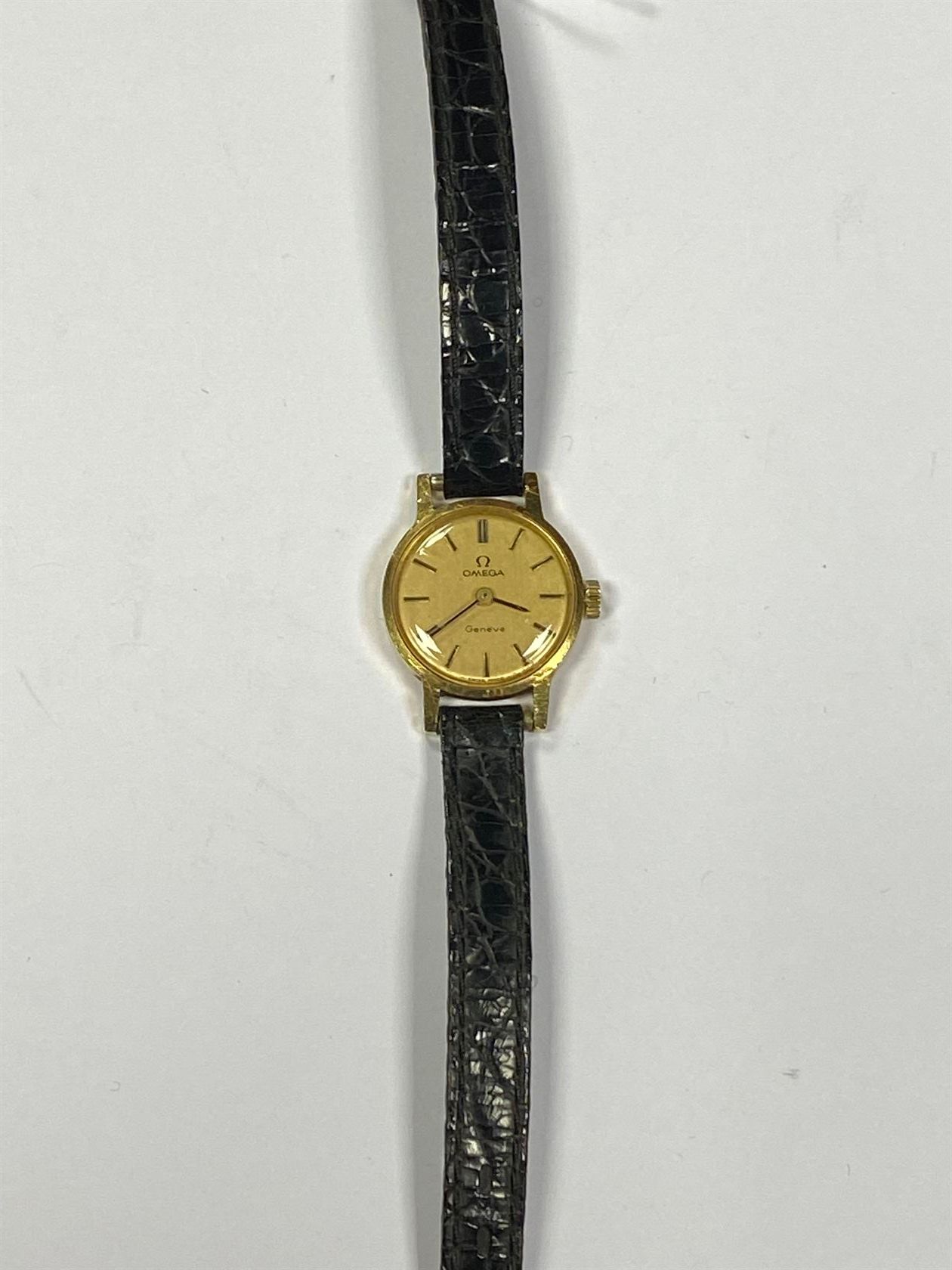 Null 
OMEGA : BOITIER de montre de dame en or 18 K (bracelet en croco noir et bo&hellip;