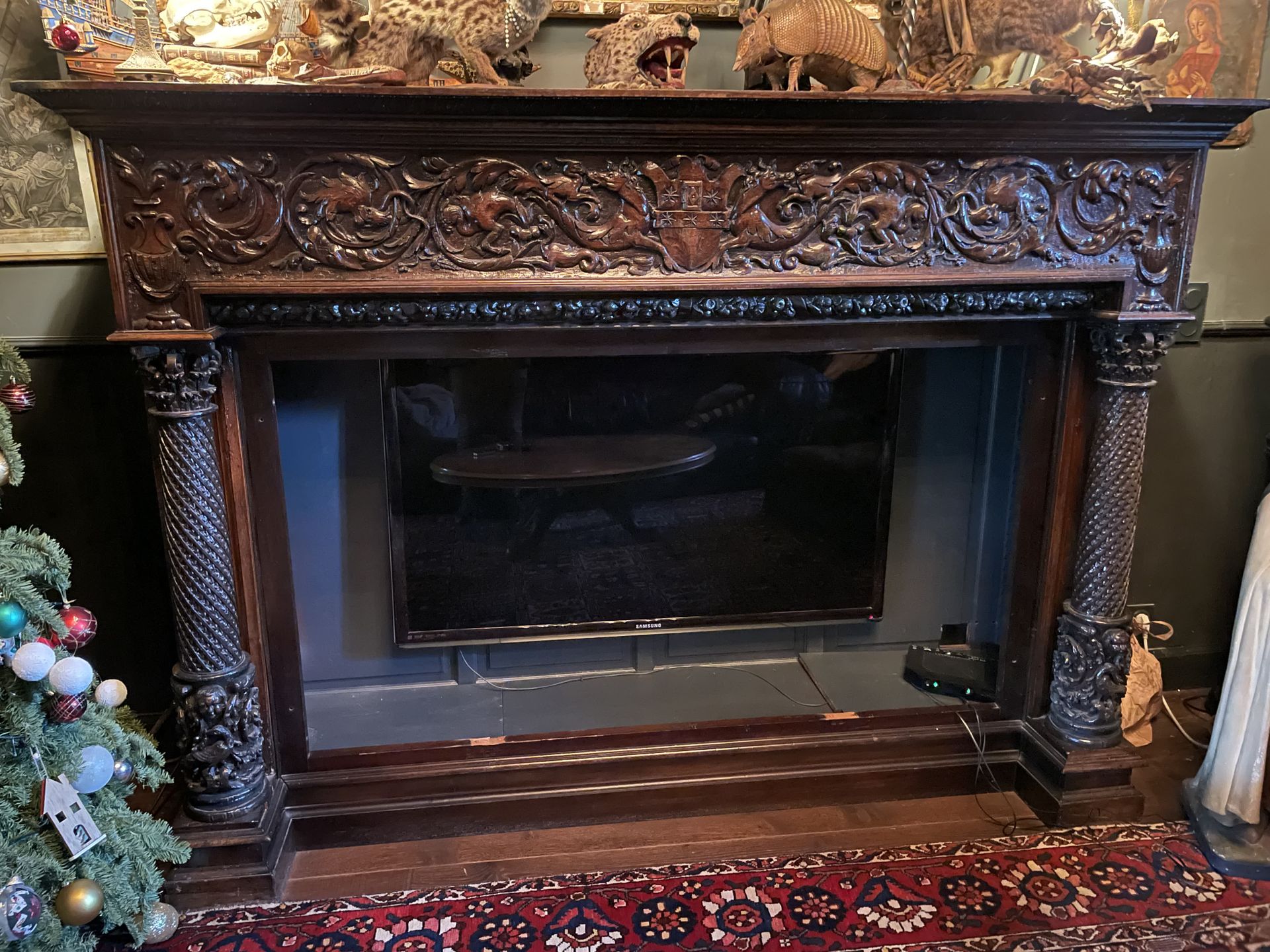 Null 
IMPORTANT FACADE of a fireplace in walnut and oak richly carved in Renaiss&hellip;