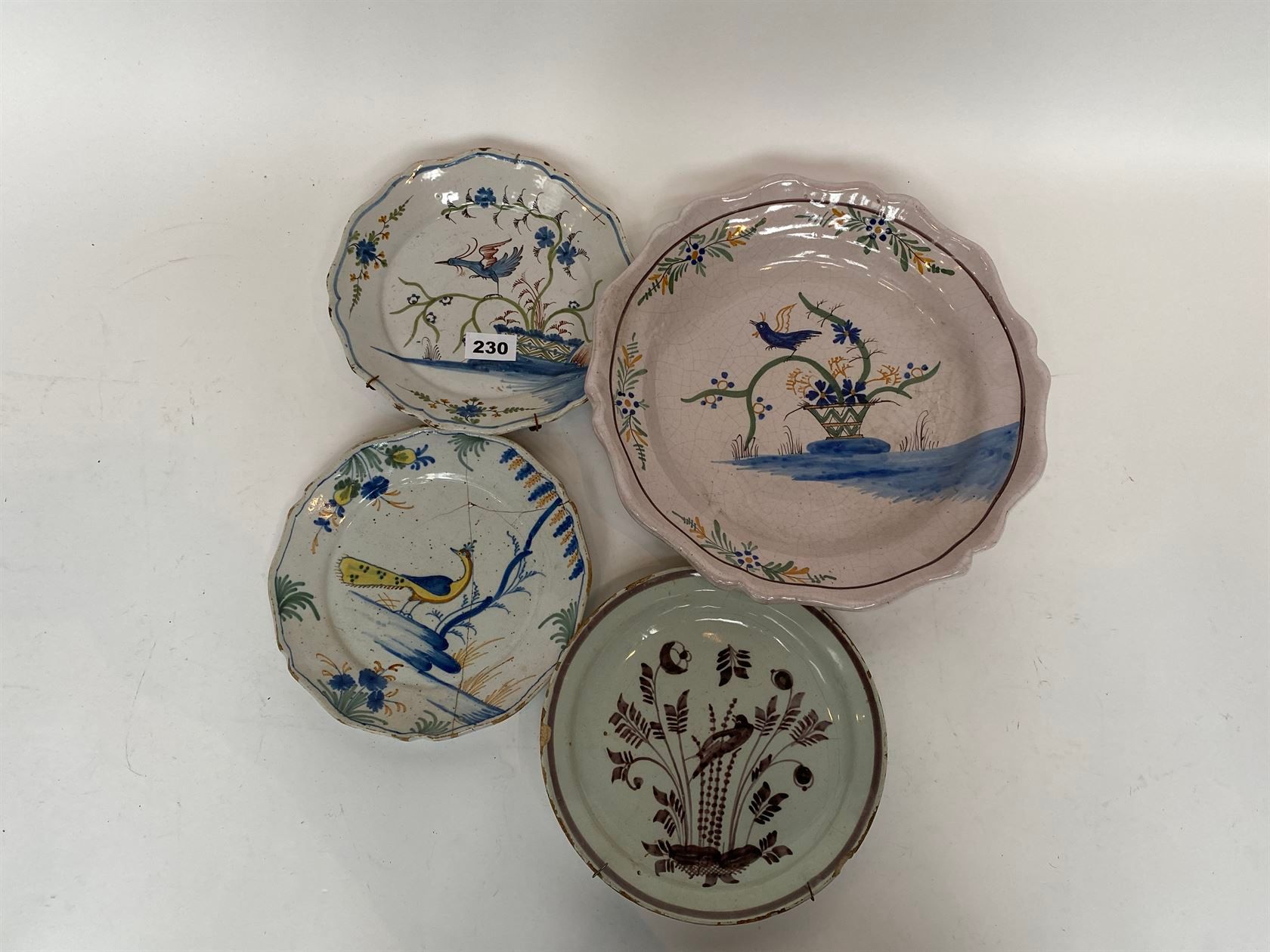 Null LOT including a dish and three plates with birds decoration in the taste of&hellip;