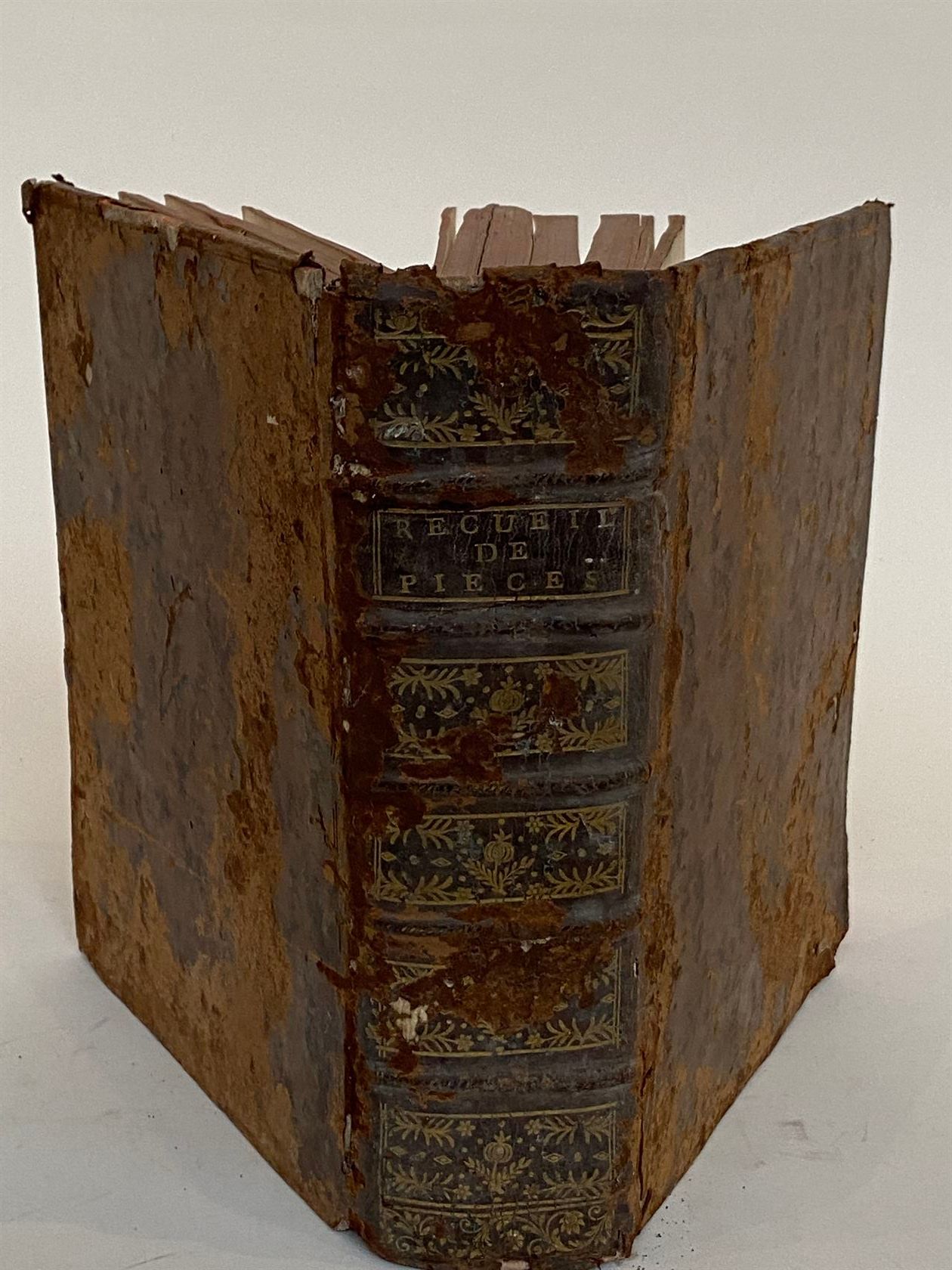 Null [医学-外科-法律] - [LAPEYRONIE (François Gigot de)] - 收集了43份事实材料，从1732年至1756年出版，主&hellip;