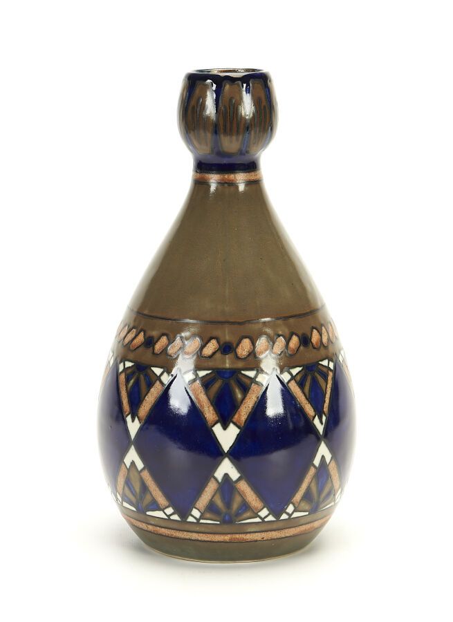 Null VASE GLOBULAIRE en grès polychrome à décor tournant d'une frise géométrique&hellip;