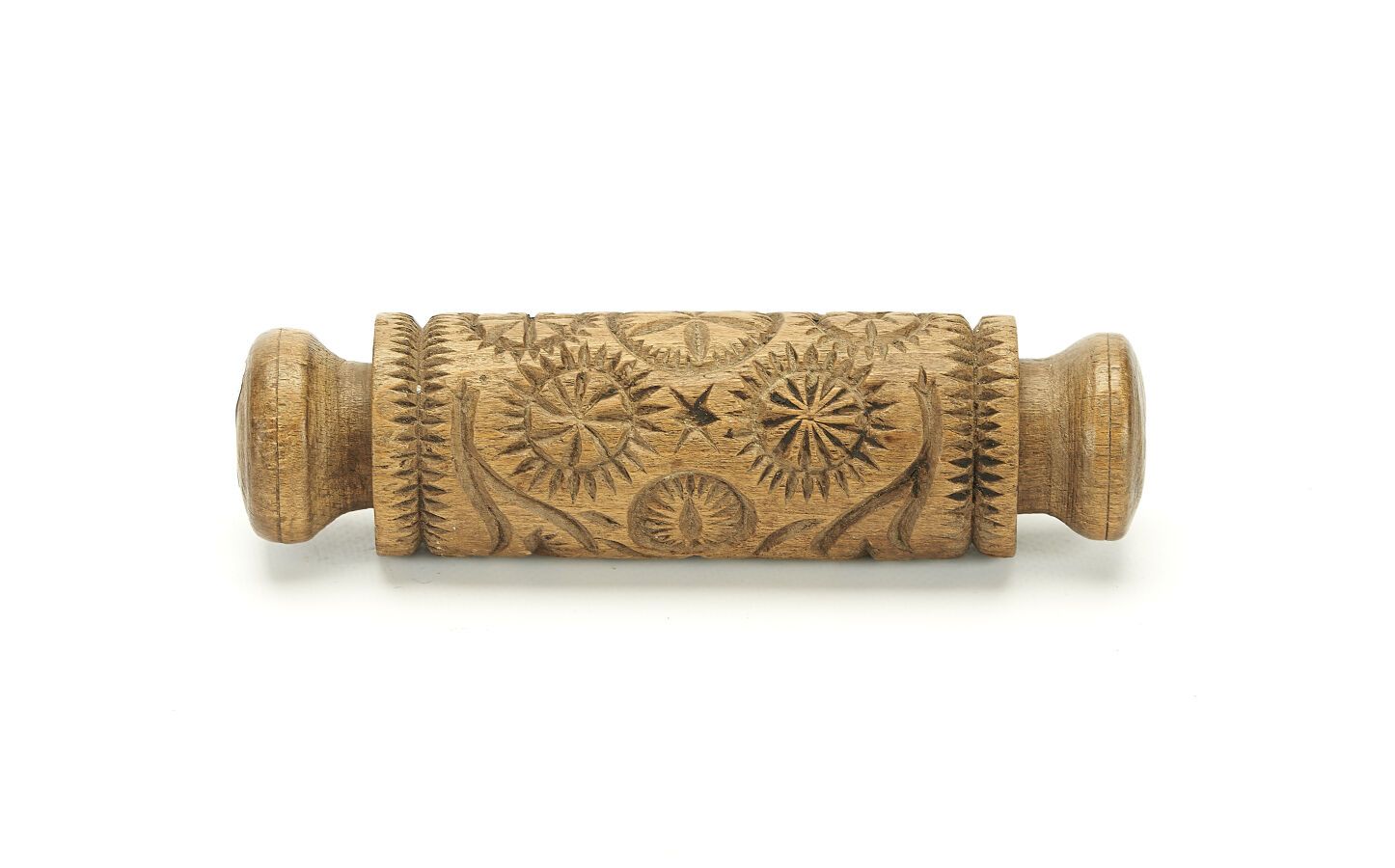 Null ROULEAU A BEURRE en bois de hêtre de forme cylindrique gravé de motifs végé&hellip;
