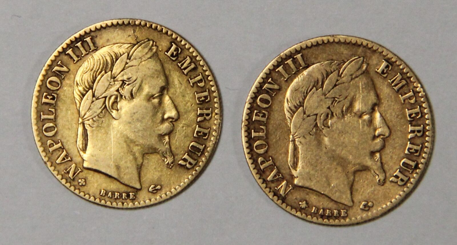 Null DEUX PÈÈCES DE 10 FRANCS or Napoléon III, tête laurée, 1867.