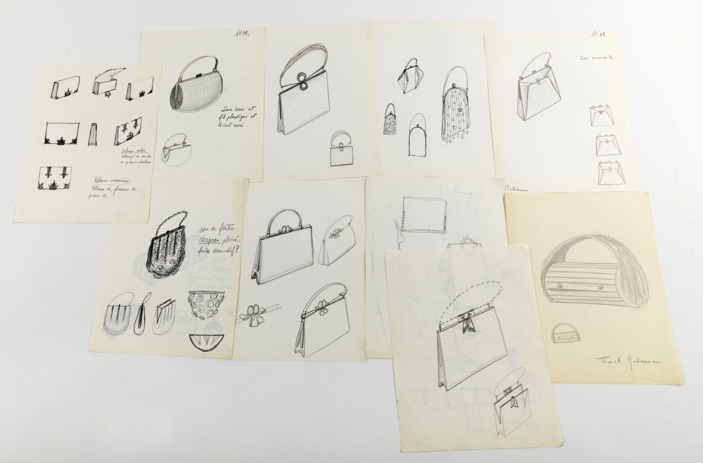 Null Paco RABANNE (1934-2023): SET di 40 disegni di borse. Principalmente grafit&hellip;