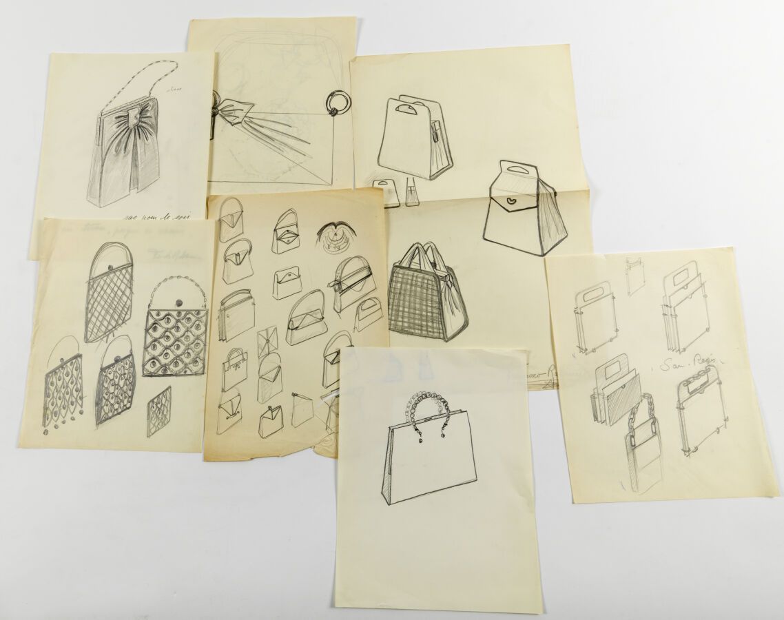 Null Paco RABANNE (1934-2023): SET di 40 disegni di borse. Per lo più grafite su&hellip;