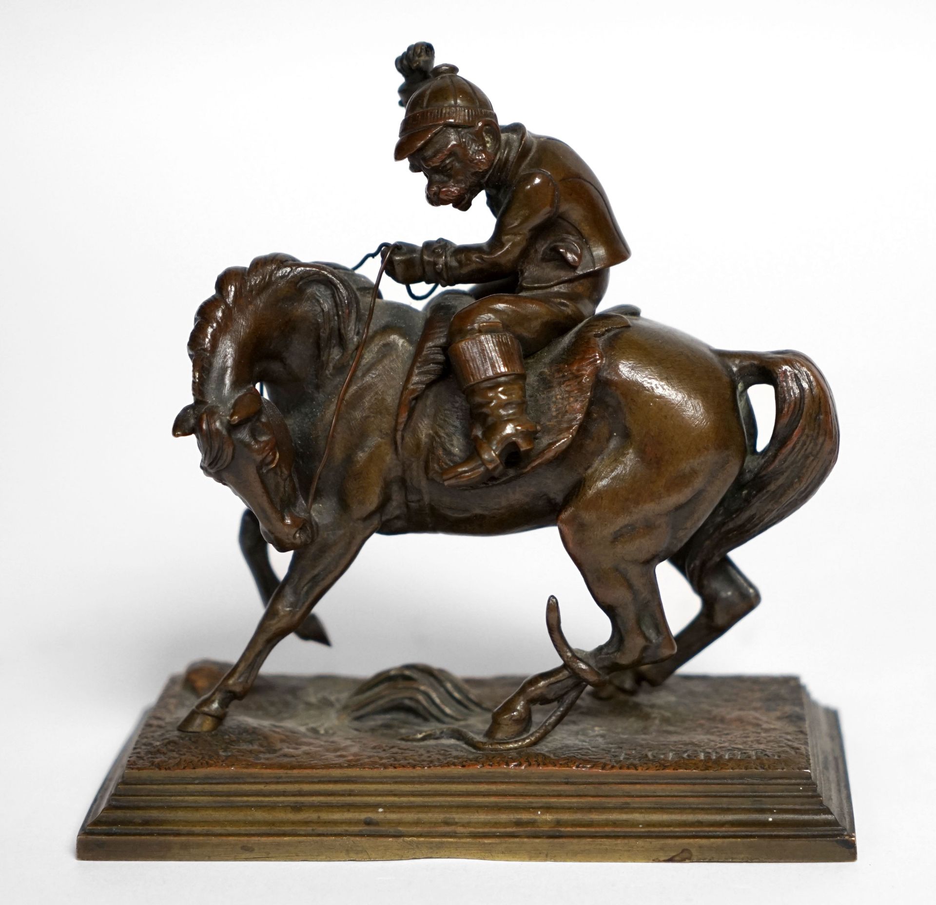 Null Theodore GECHTER (1796-1844) 猴子装扮成骑师骑着马被蛇袭击的样子。签名的铜质漫画。14 x 14,5 x 6,5 cm
