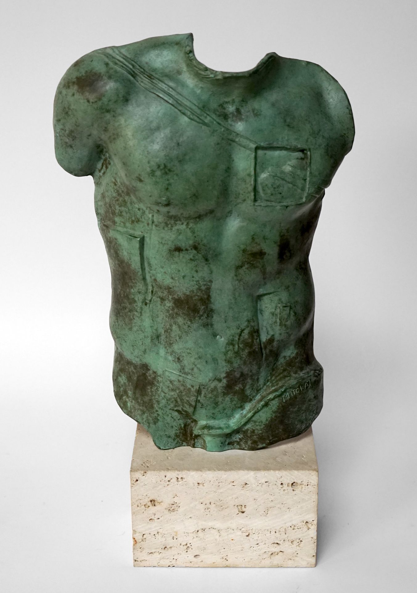 Null Igor MITORAJ (1944-2014) Perseus, 1988.带绿色铜锈的青铜，有签名和编号的484/1000，39 x 25厘米