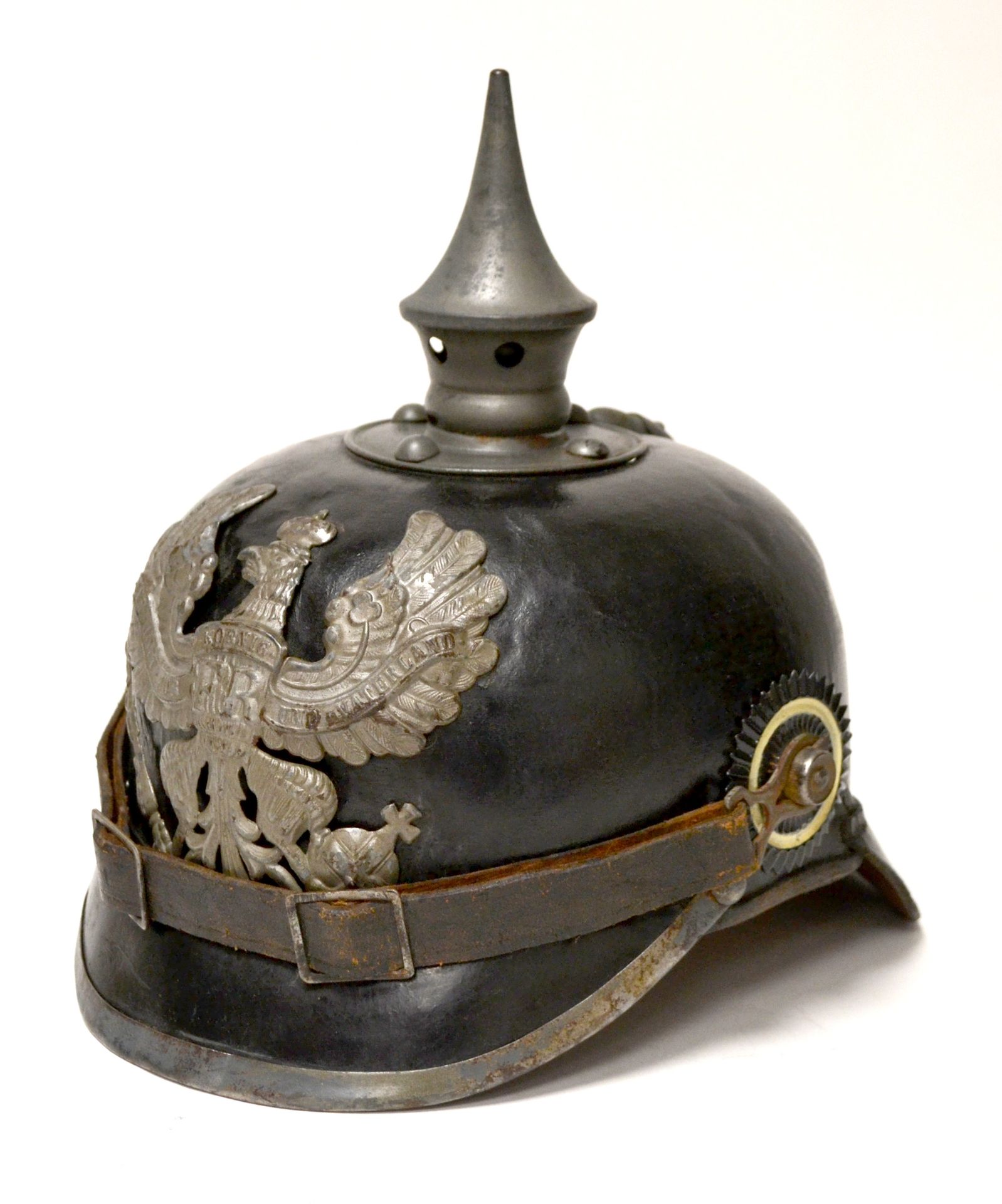 Null 普鲁士步兵尖头盔，1915年的模型，第158步兵团，第7洛林团（帕德博恩），带银色装饰的炸弹，圆点和下巴。 Mitt gott für Koenig &hellip;