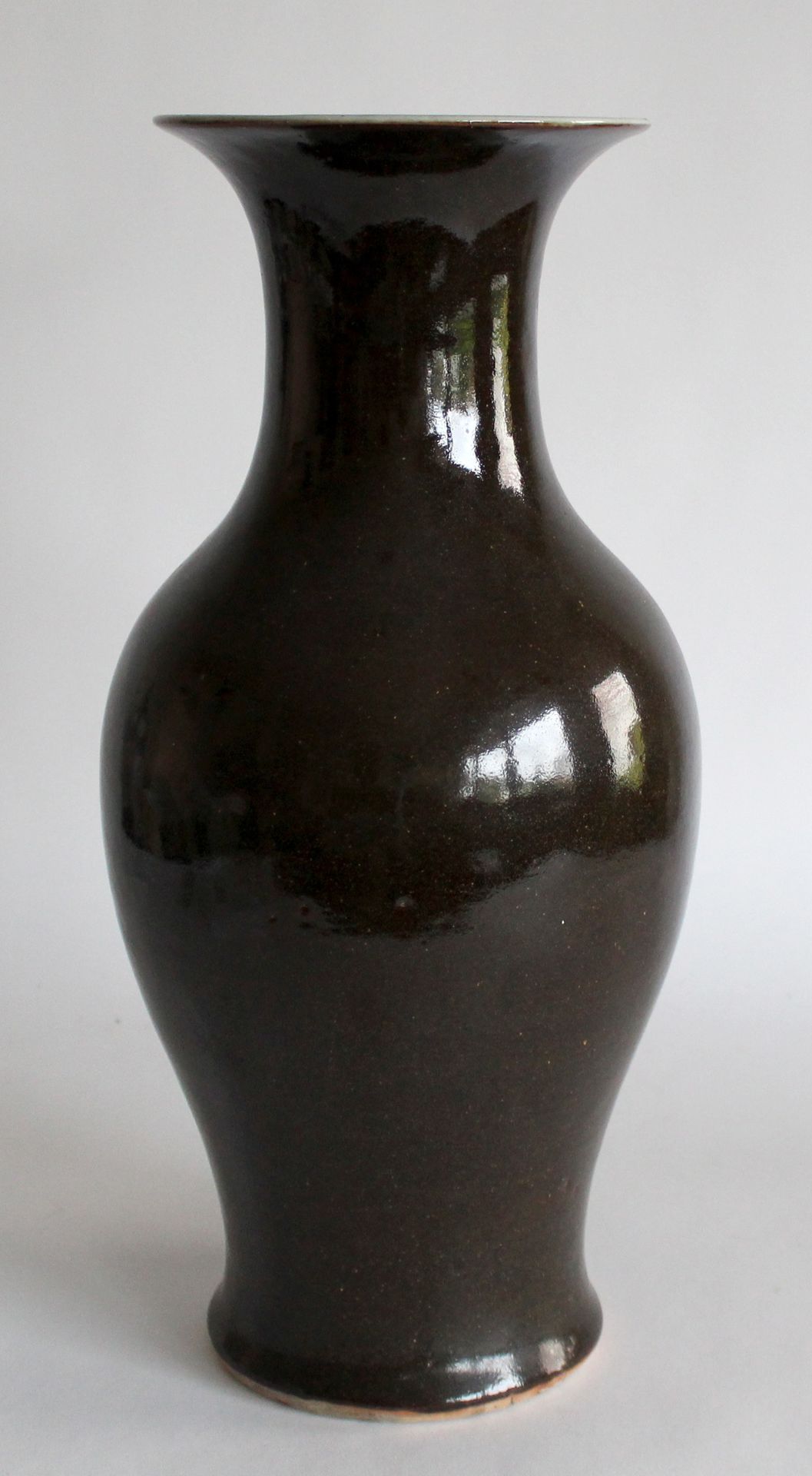 Null CHINA. Porcelain baluster vase, enamelled in powdered brown monochrome. H. &hellip;