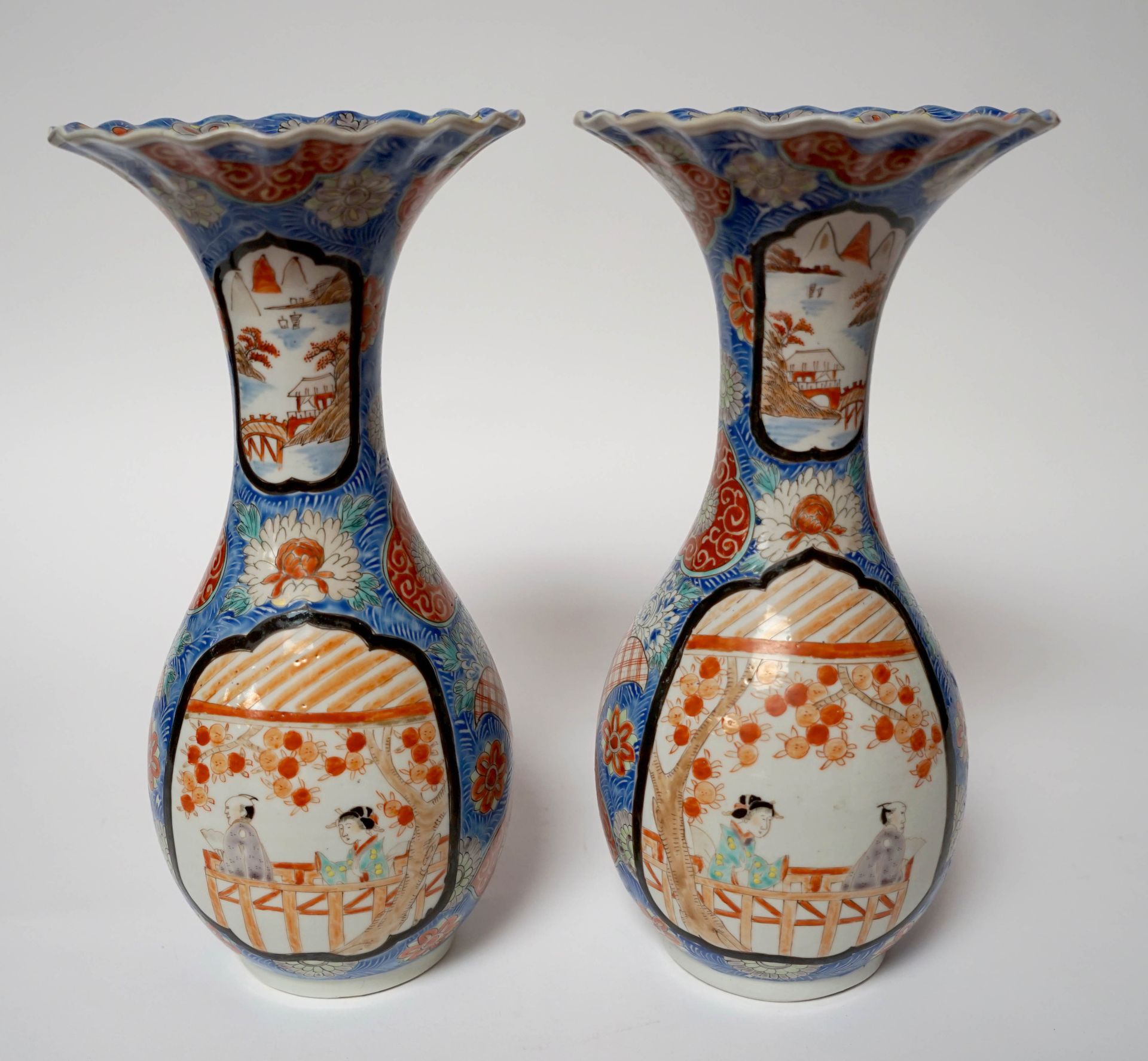 Null JAPAN, late 19th century. Pair of cornet VASES, the neck in corolla, with e&hellip;