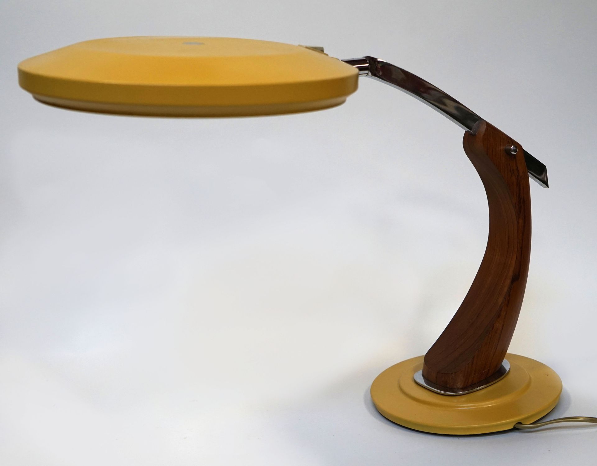 Null FASE Madrid. Desk lamp model President in oak, chromed metal and mustard la&hellip;