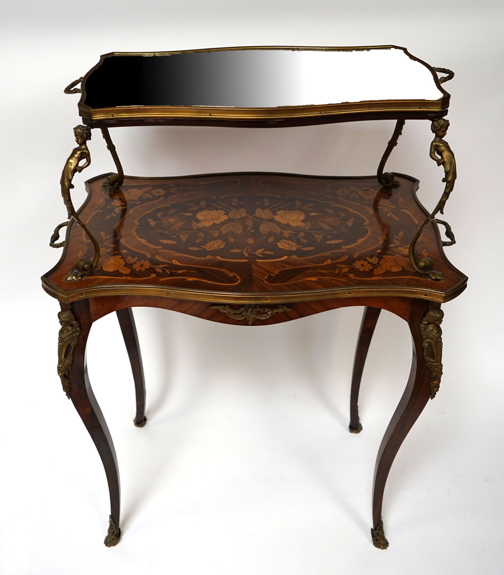 Null Table in marquetry with two trays on four curved legs. The upper shelf has &hellip;