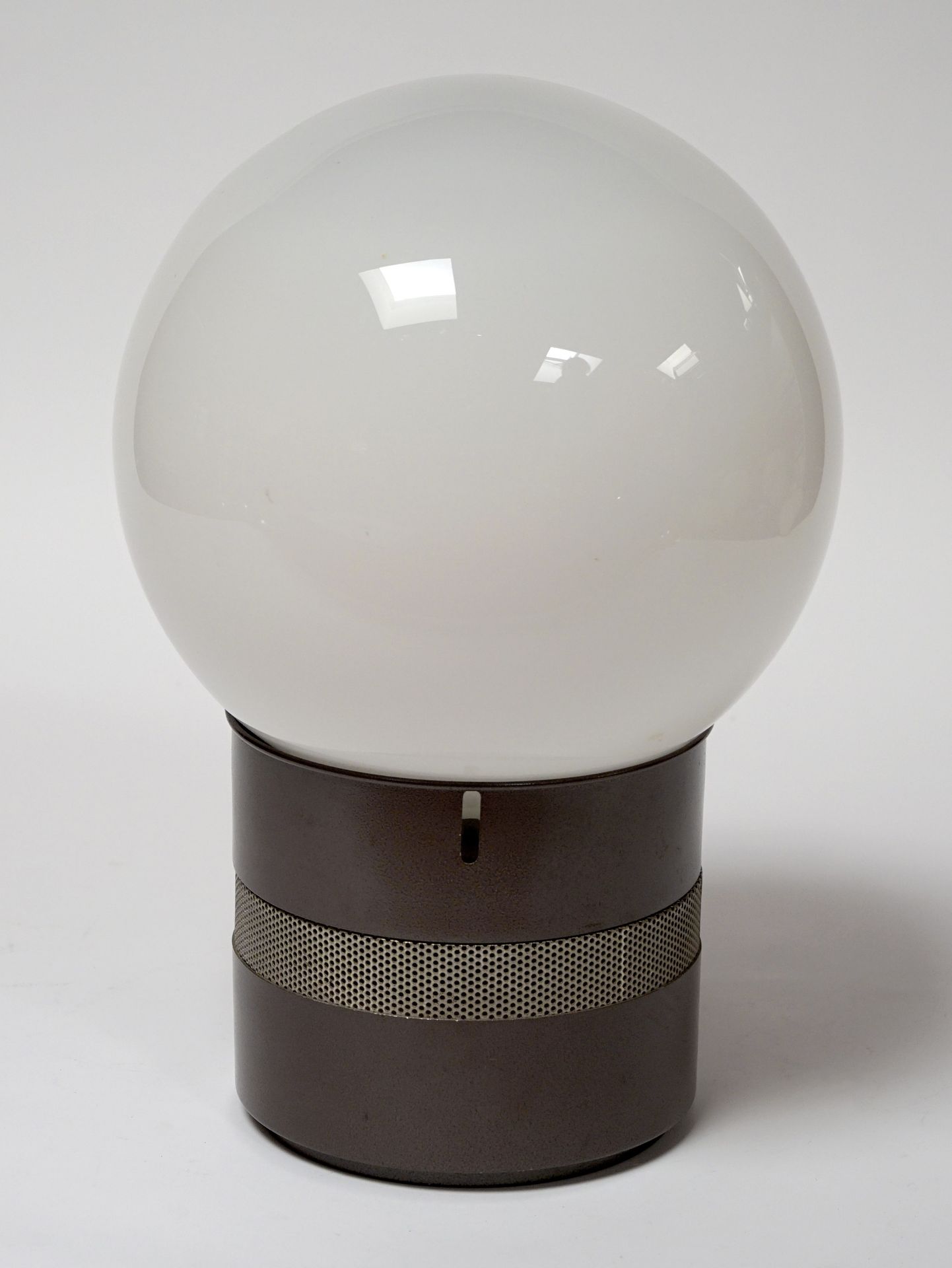 Null Gae AULENTI (1927-2012) LAMPE modèle Mezzo oracolo, 1969, la base cylindriq&hellip;