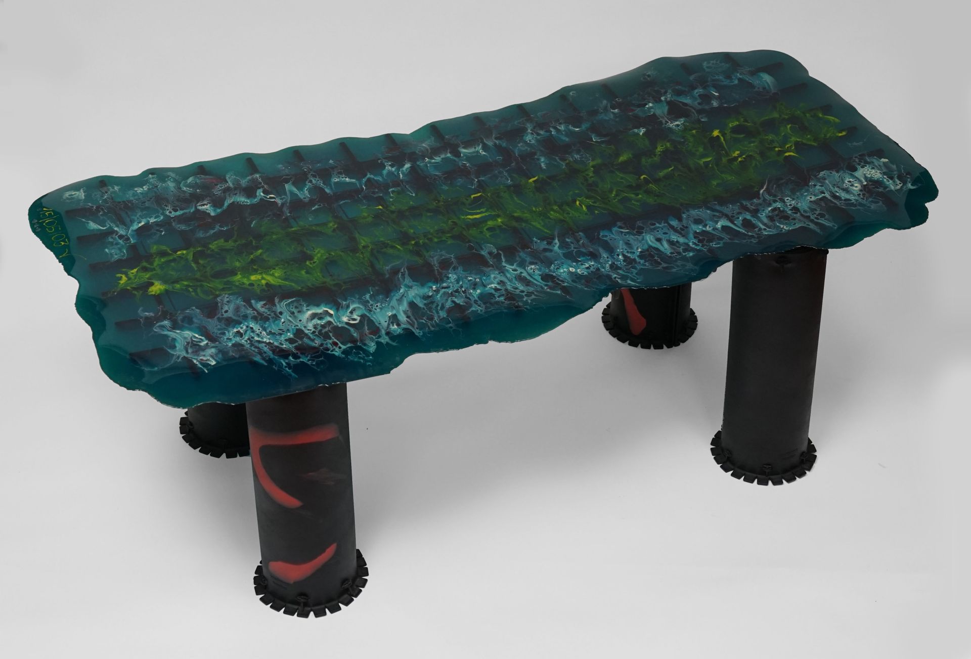 Null Gaetano PESCE (1939) TABLE Nobody’s perfect, 2003, en résine Polyuréthane c&hellip;