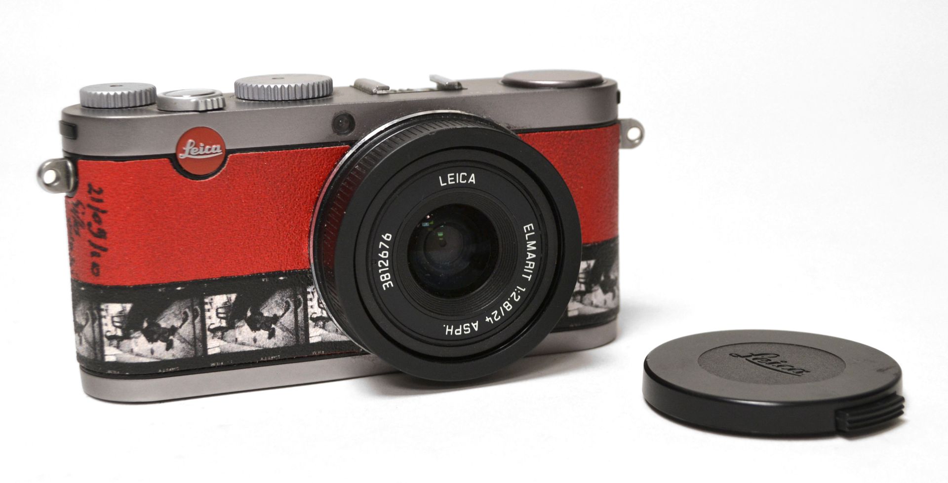 Null Prototipo de la Leica X1, fechado el 21/09/2010, firmado y anotado "prototi&hellip;