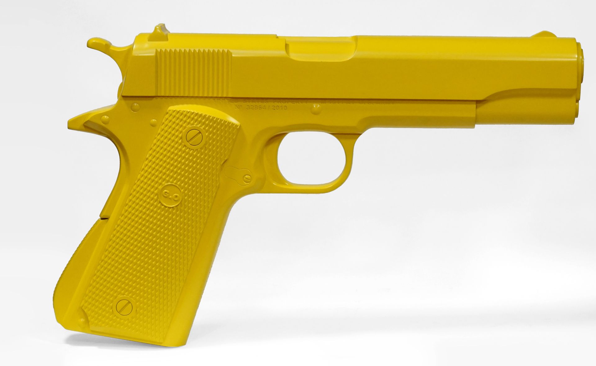 Null Gilles OUAKI, né en 1944. Gun, 2010. Résine teintée jaune, signé et numérot&hellip;