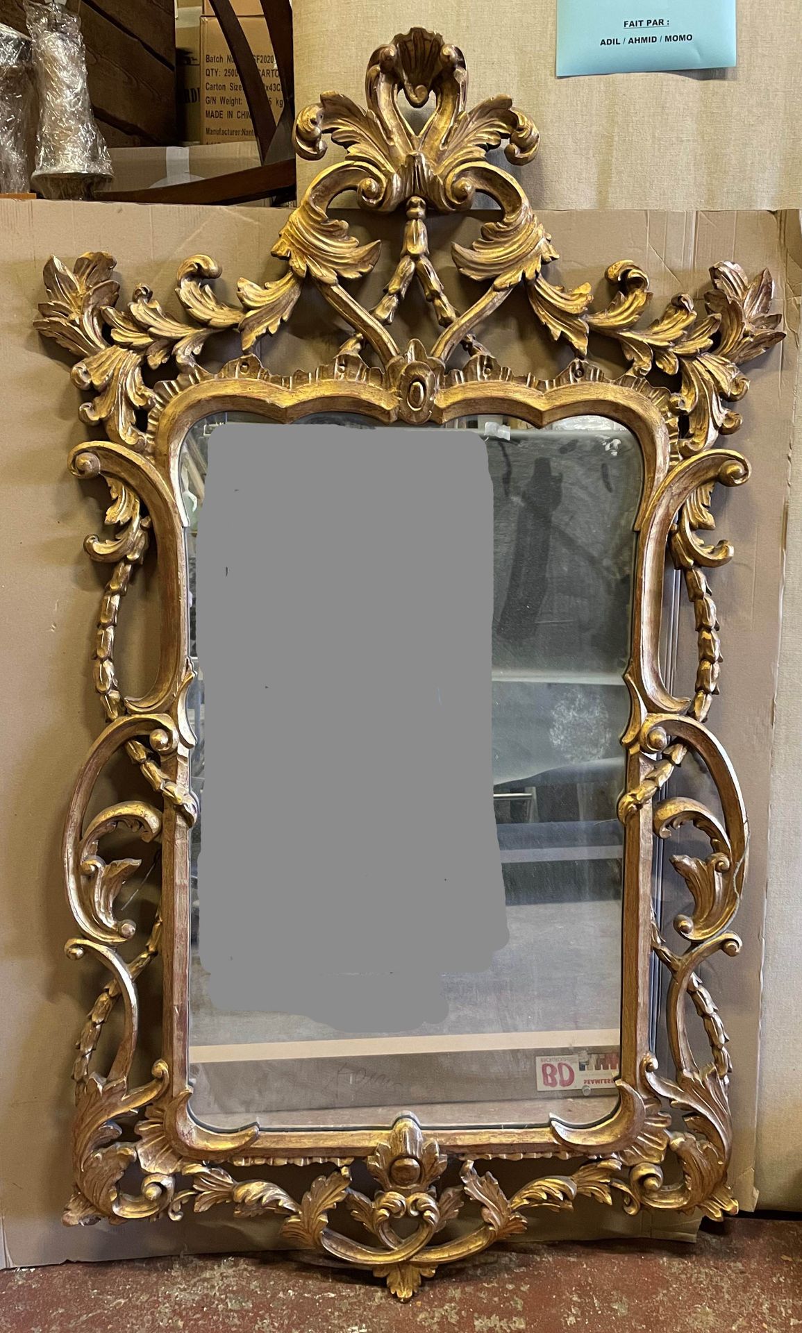 Null 一面鎏金粉刷的镂空木镜，雕刻着卷轴和月桂树楣。国外工作。160 x 93 cm (小事故和缺失部分)