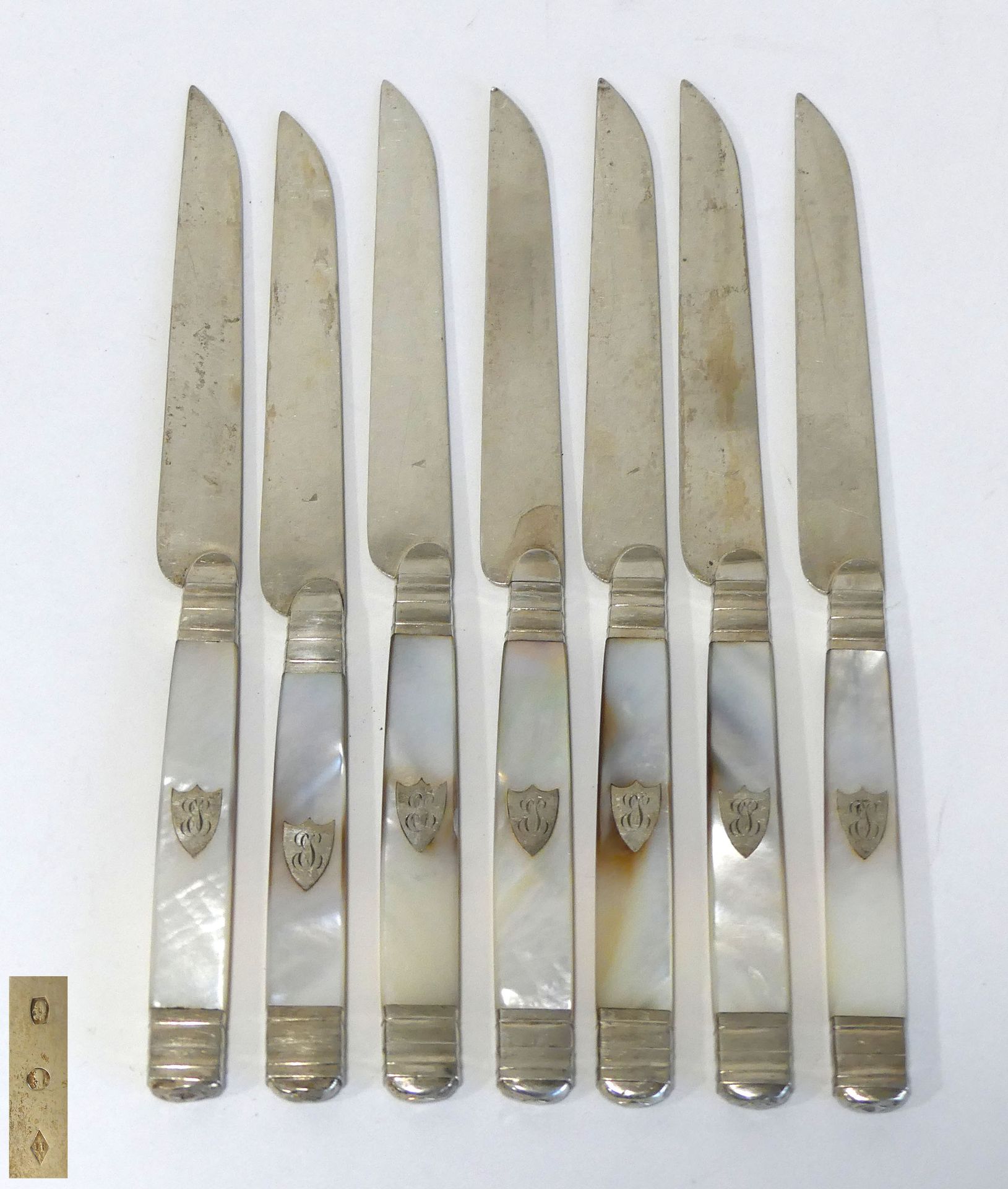 Null SEVEN fruit knife blades and silver bolsters, mother of pearl handles with &hellip;