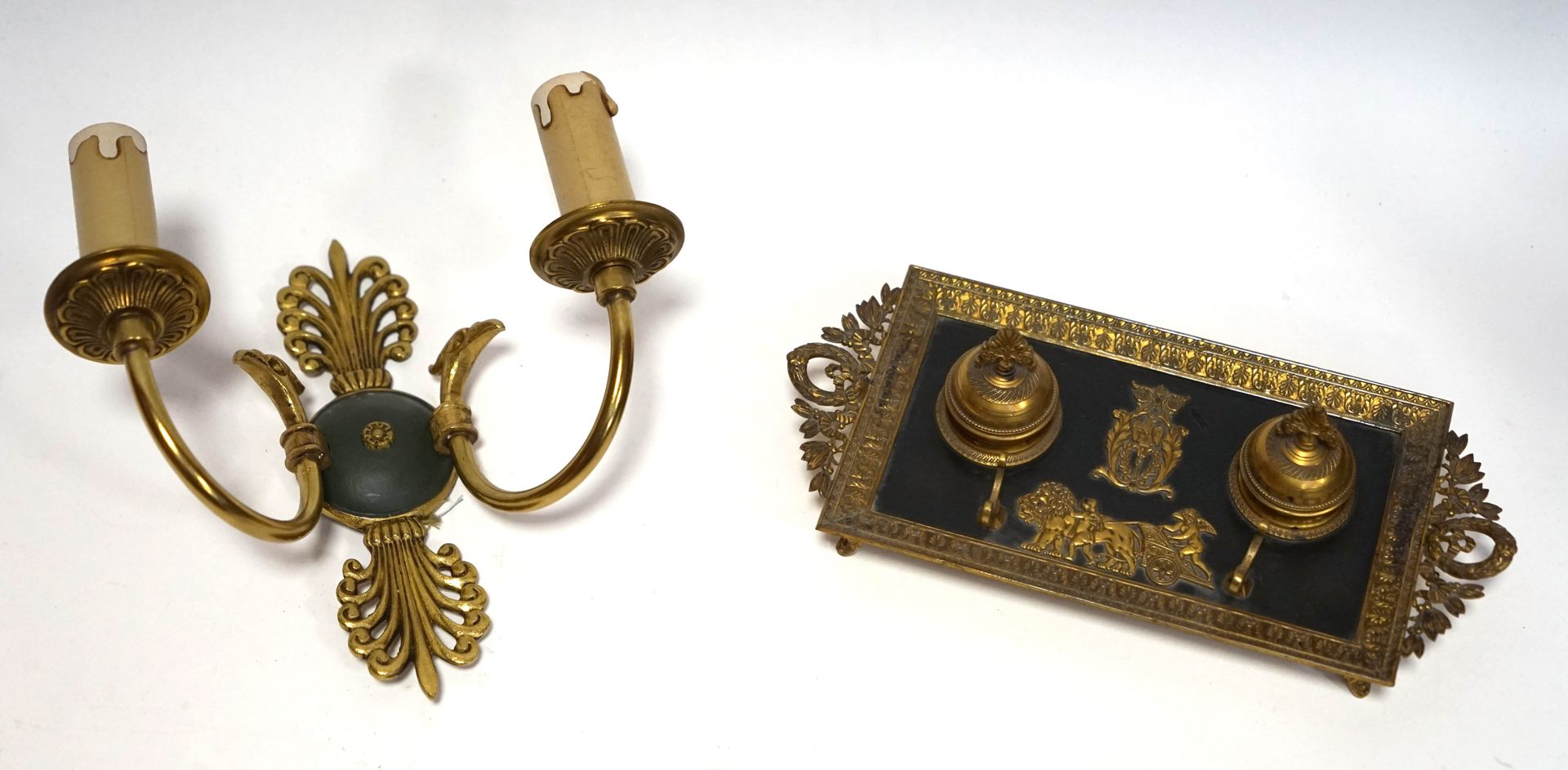 Null ENCRIER aus vergoldeter Bronze mit zwei Schalen und einem Dekor aus Amorett&hellip;