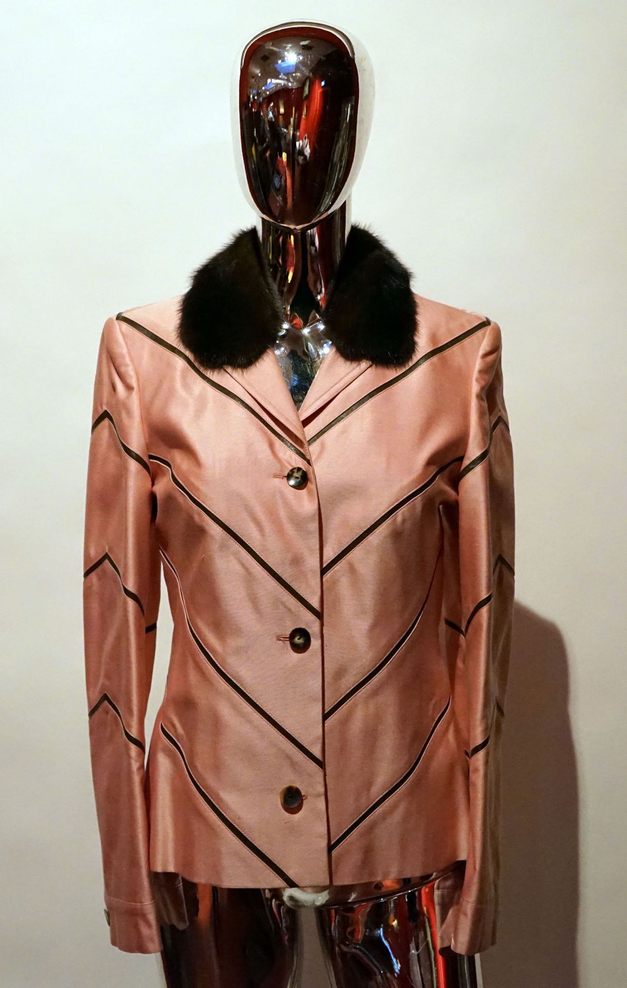 LOUIS FERAUD. Pink cotton jacket, thin chocolate leather…