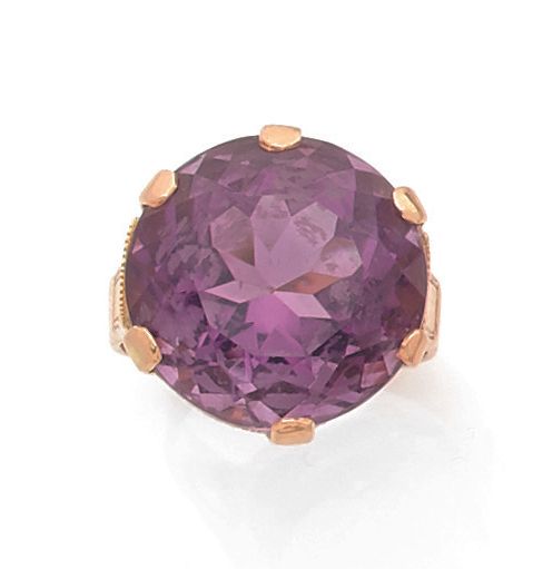 RING in yellow gold 585 mils set with a large round faceted amethyst. Gross weig&hellip;