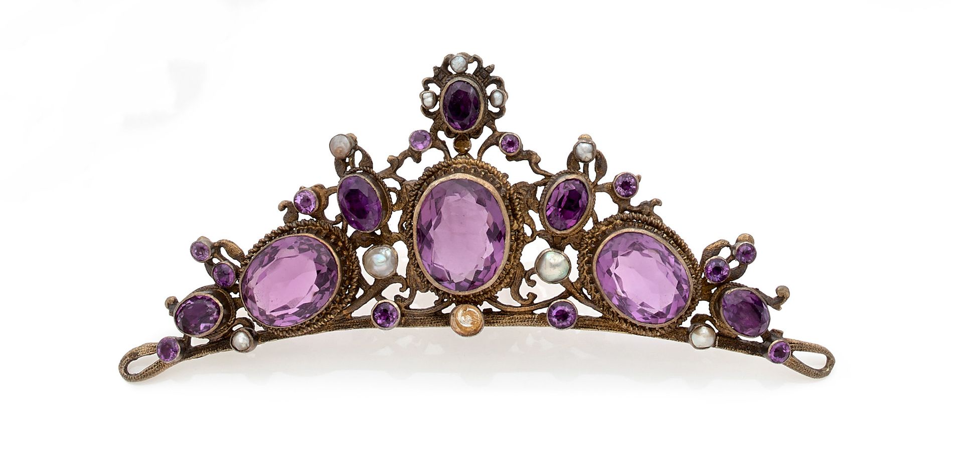 Null DIADEME en vermeil ajoure serti d'amethystes ovales facettees et perles bar&hellip;