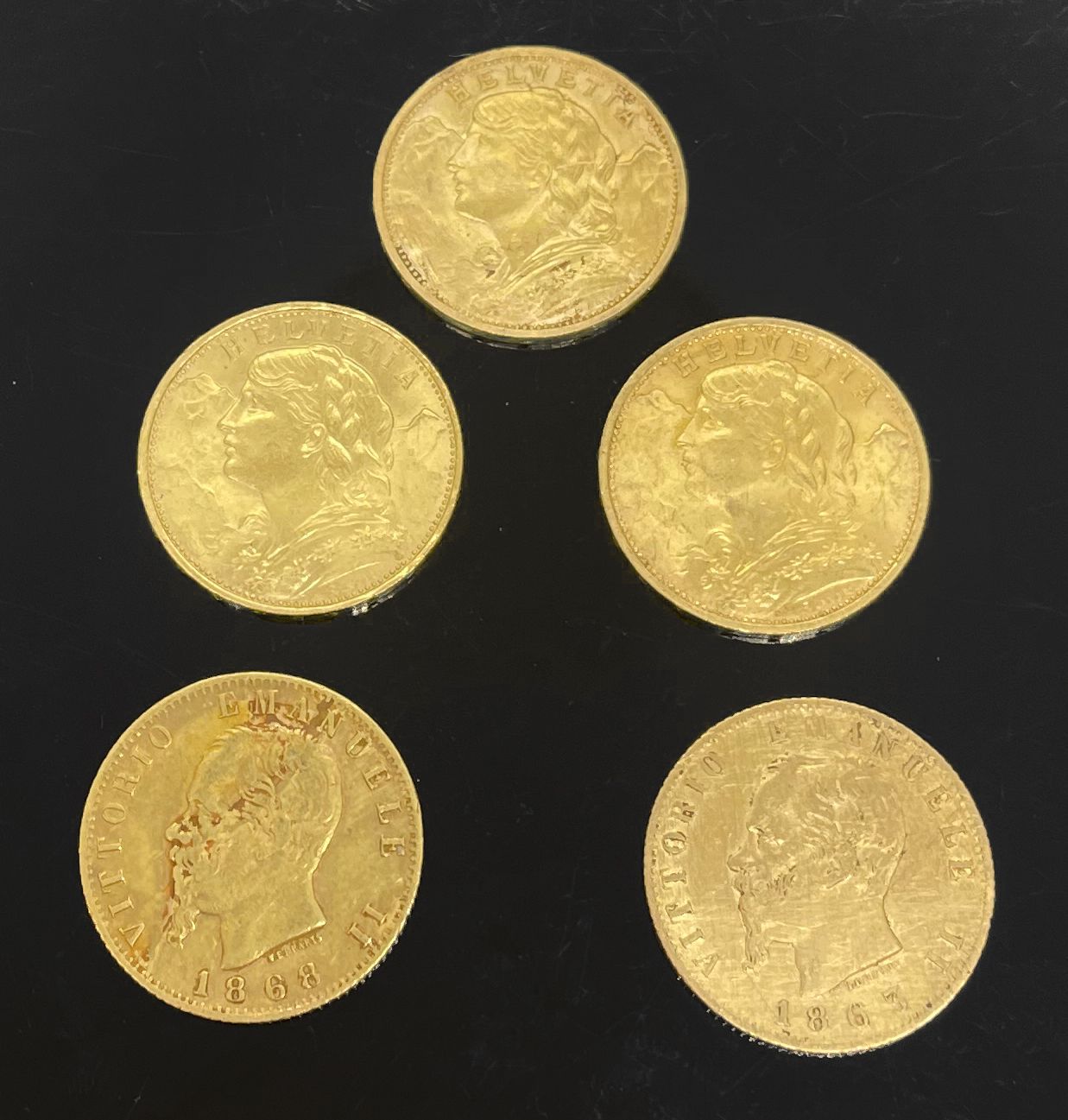 Null FÜNF Goldmünzen: 3 Stück 20 Fr. Schweiz, 2 Stück 20 Lire Italien