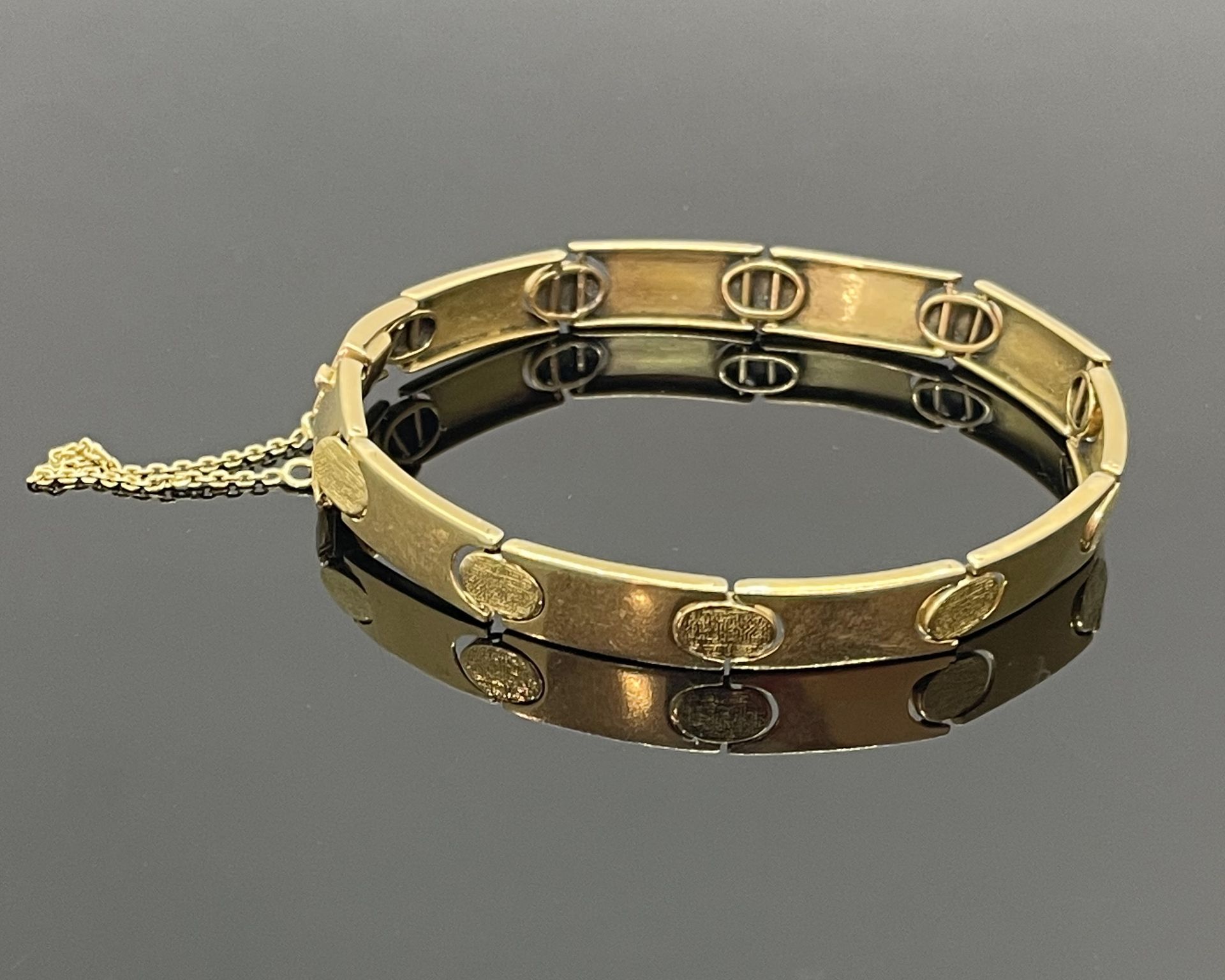BRACELET in yellow gold 750 mils, the links plain and brushes in alternation. We&hellip;