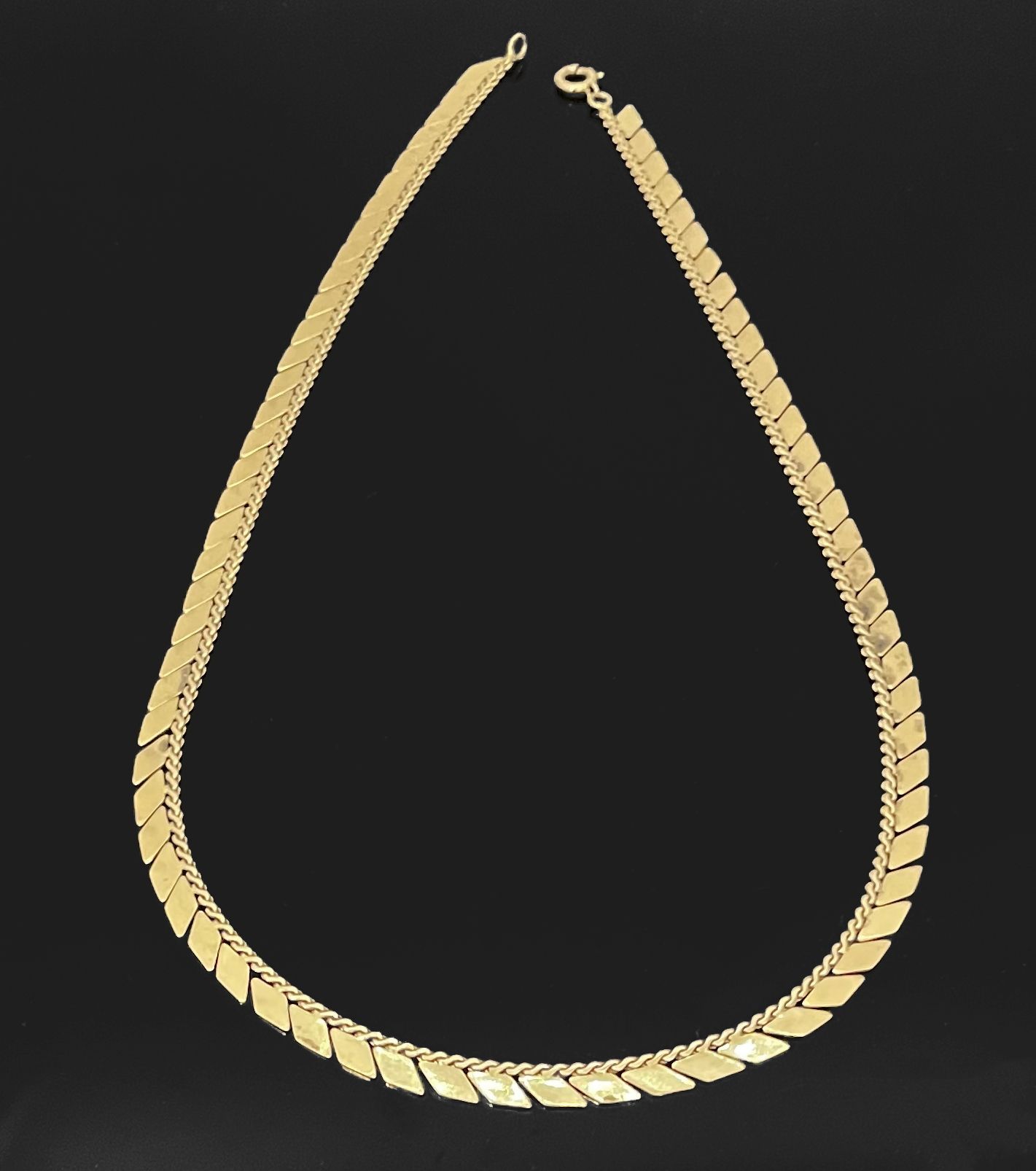 Null 750密尔黄金项链，平网状躯干和黄金片状物。重量15.72克