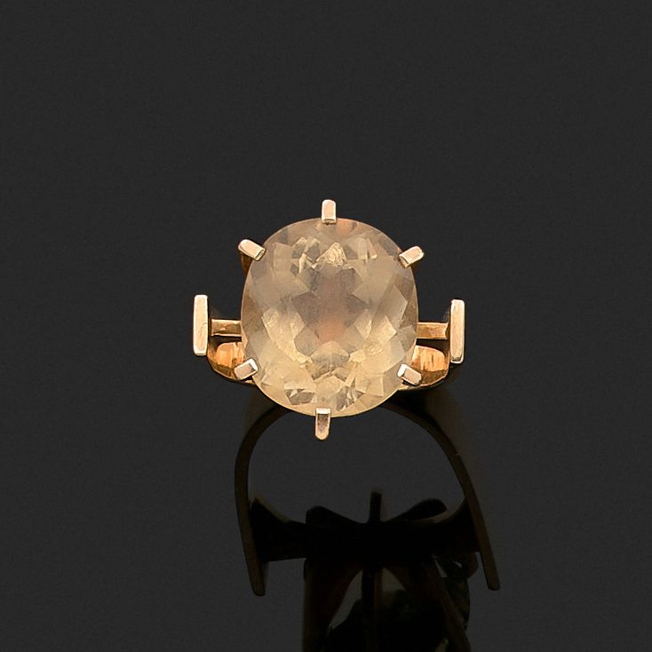 Null 750密耳黄金戒指，镶嵌有精美的黄色刻面宝石。毛重9.61g TDD 49