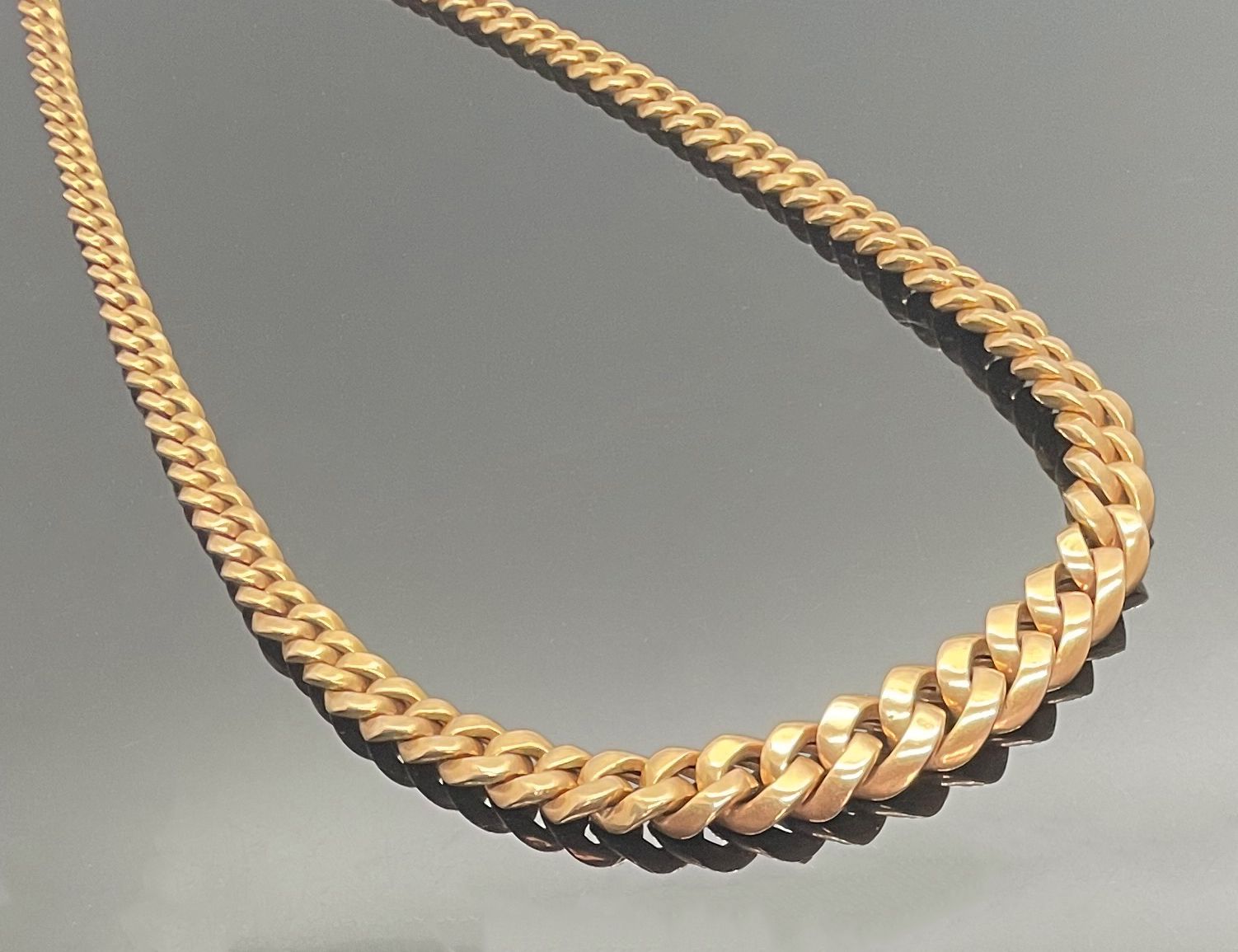 Null NECKLACE in yellow gold 750 mils. Clasp with safety chain. Weight 34,9 g