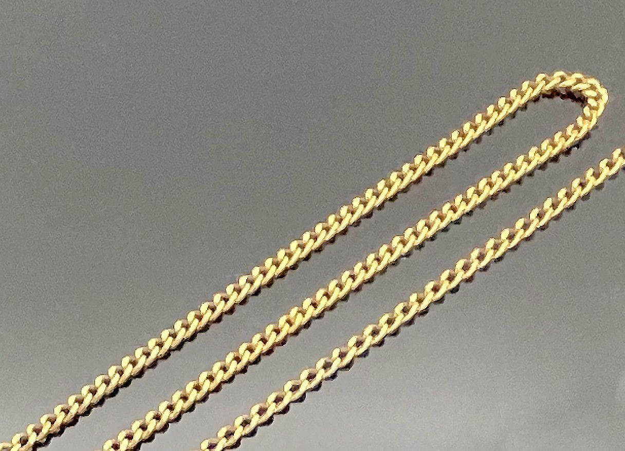Null 美丽的750密耳黄金链，带安全链的扣子。重量15.4克 长70厘米