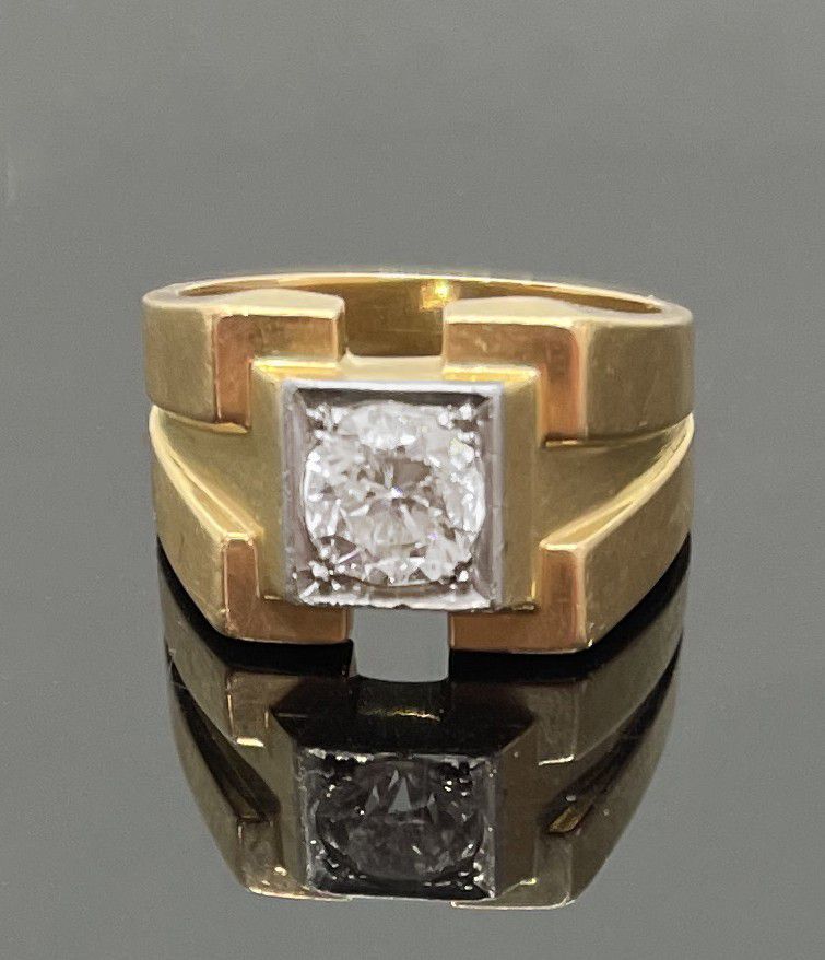 Null 750密尔黄金和铂金马戒，棱形镶嵌着一颗约0.90至1克拉的钻石。 毛重14.3克