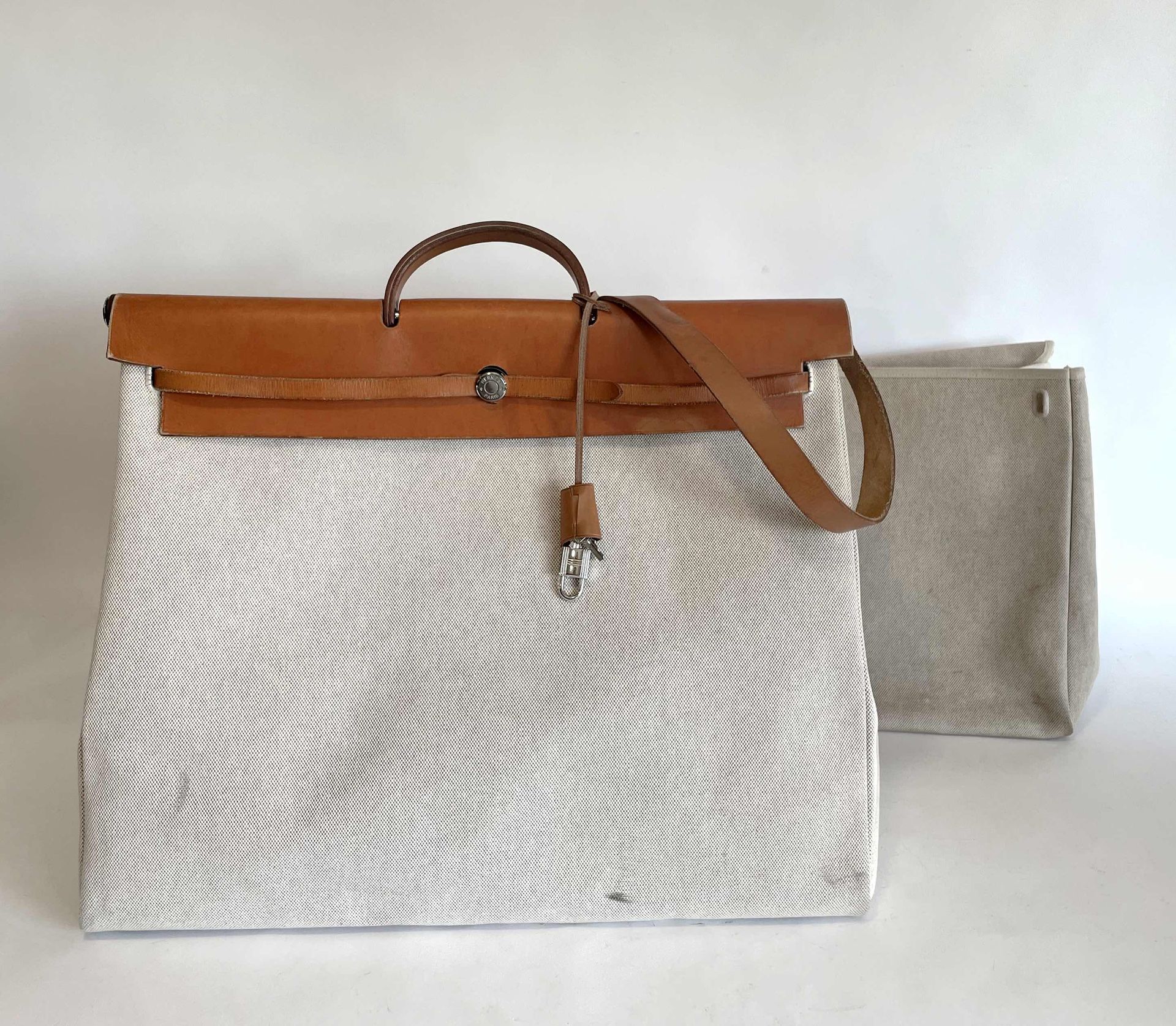 Null HERMES Paris made in France. Sac Herbag à transformation en toile chinée be&hellip;