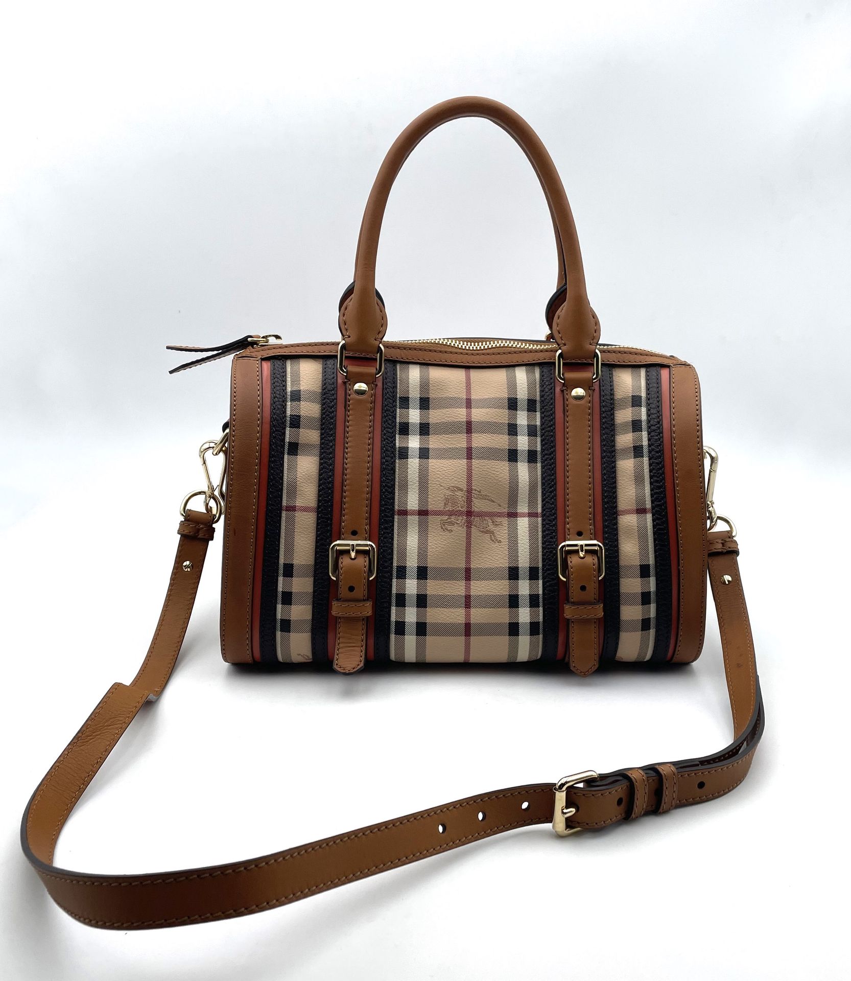 Null BURBERRY, made in Italy. Handbag with removable shoulder strap, coated canv&hellip;