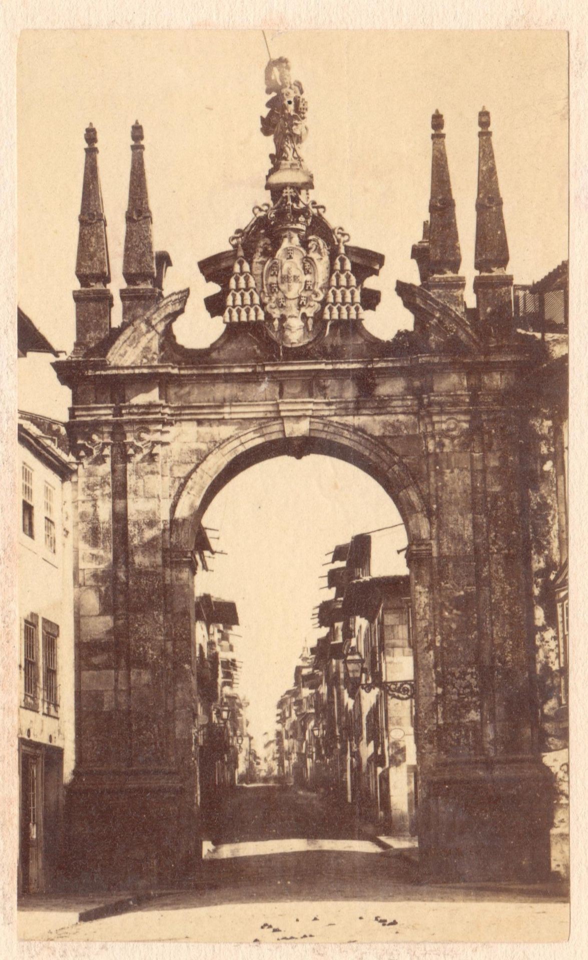 Null 新门拱门（Arco da Porta Nova），大教堂，......布拉加。葡萄牙。一套5张白板纸的摄影作品，来自于胶卷玻璃底片，安装在纸板上，大约&hellip;